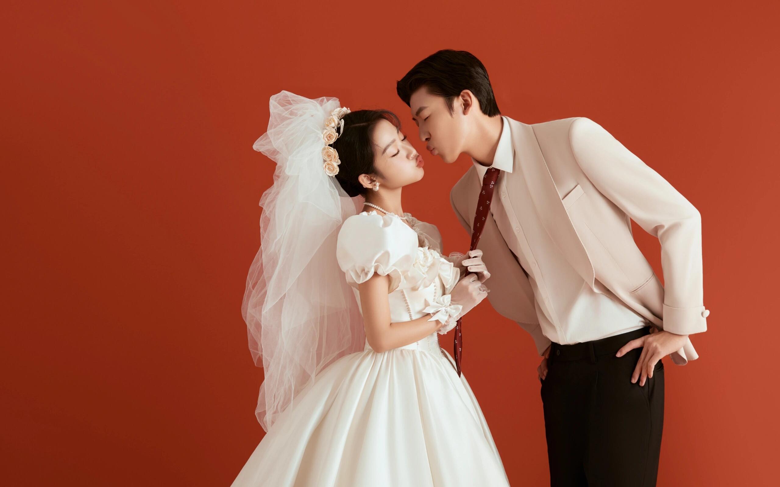 散發(fā)快樂多巴胺|俏皮喜嫁婚紗照