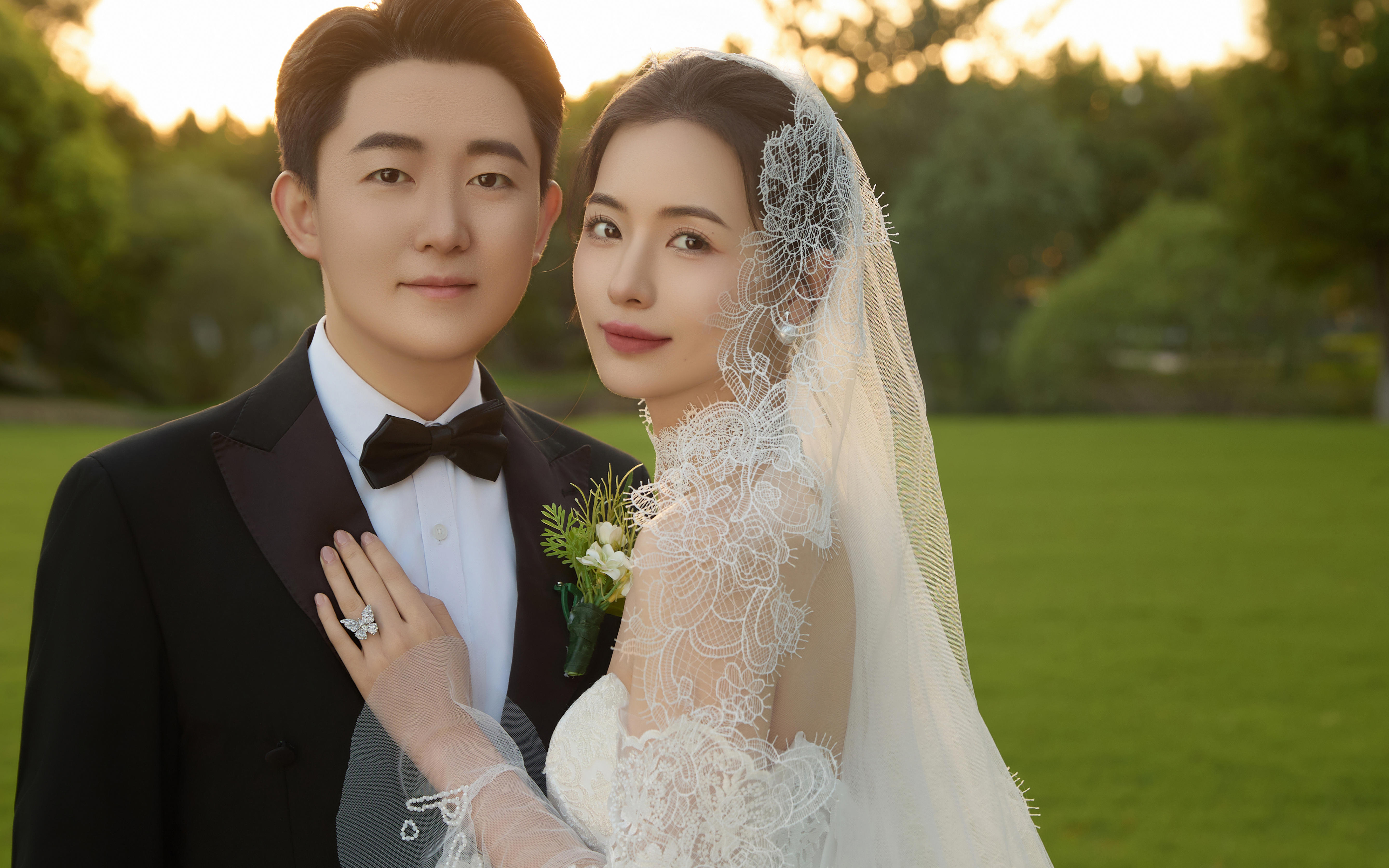 森系草坪婚紗照??與春日的溫柔撞個(gè)滿懷