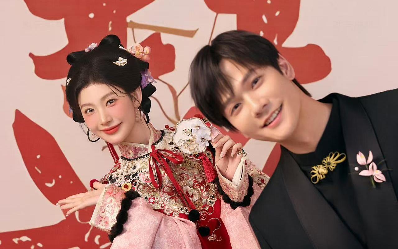 室内婚纱照的正确打开方式 大喜字✖️马面裙