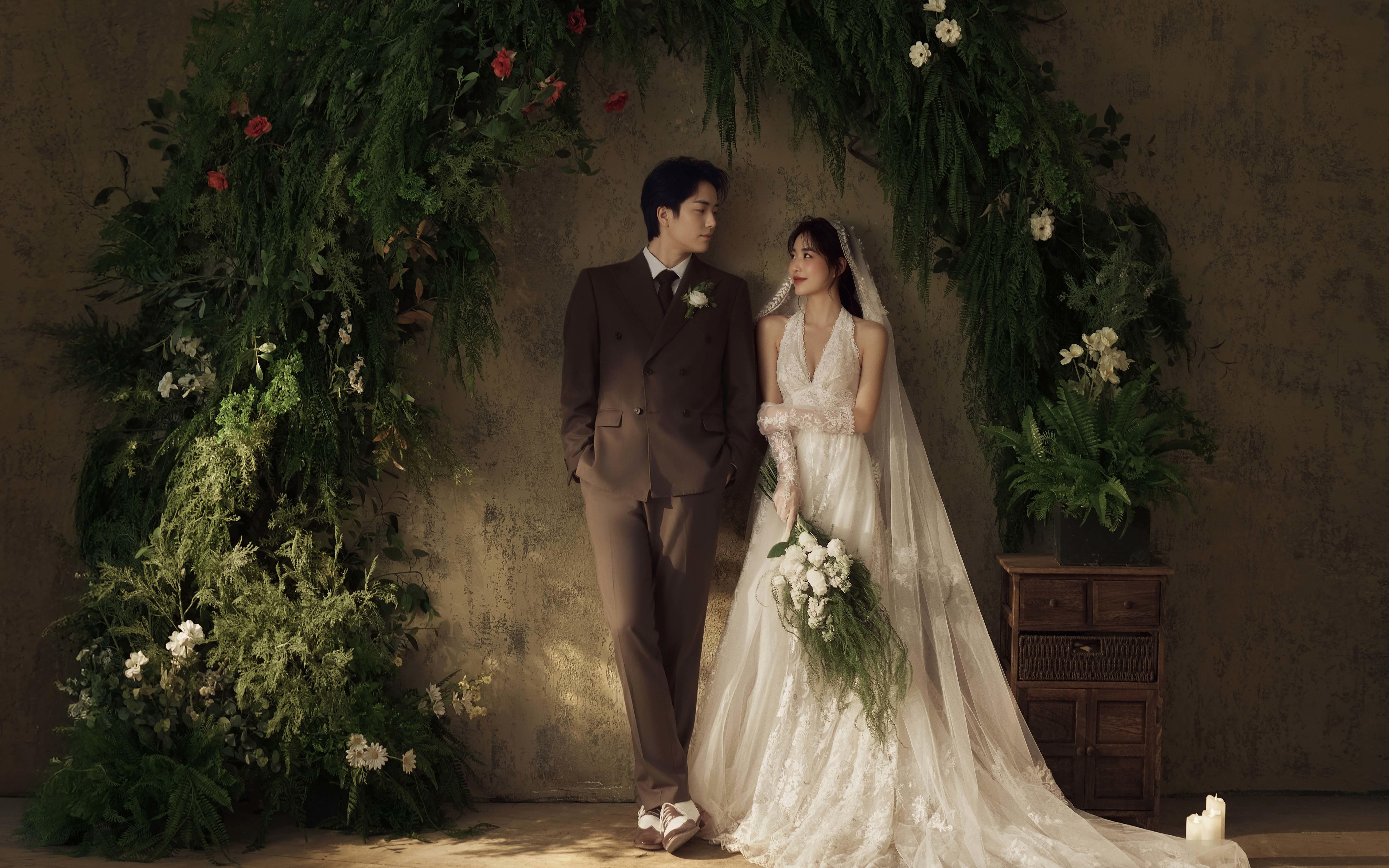 不愧是00后严选！法式婚纱照太戳人了！  