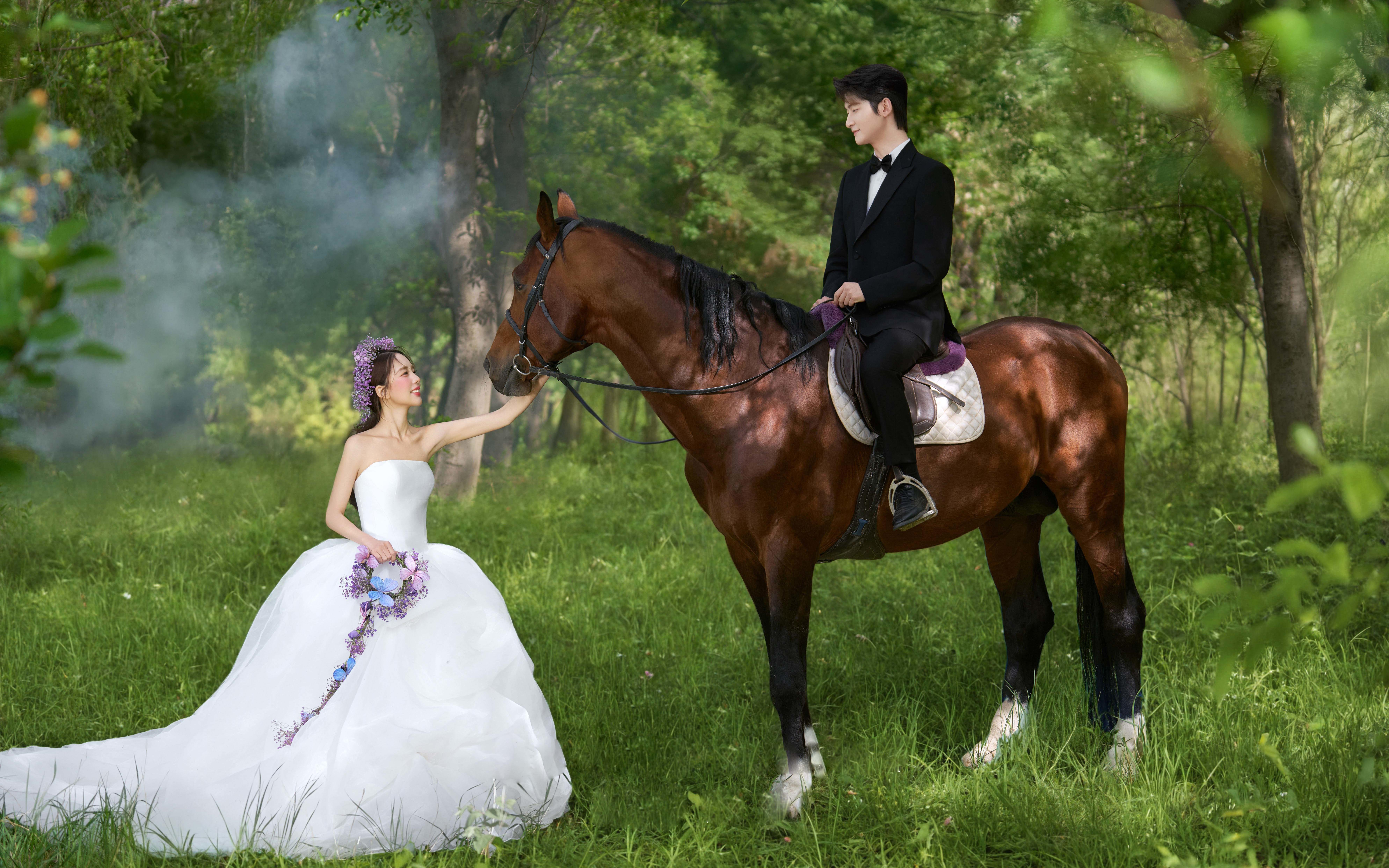 氛围感爆棚 森系骑马婚纱照超有电影感