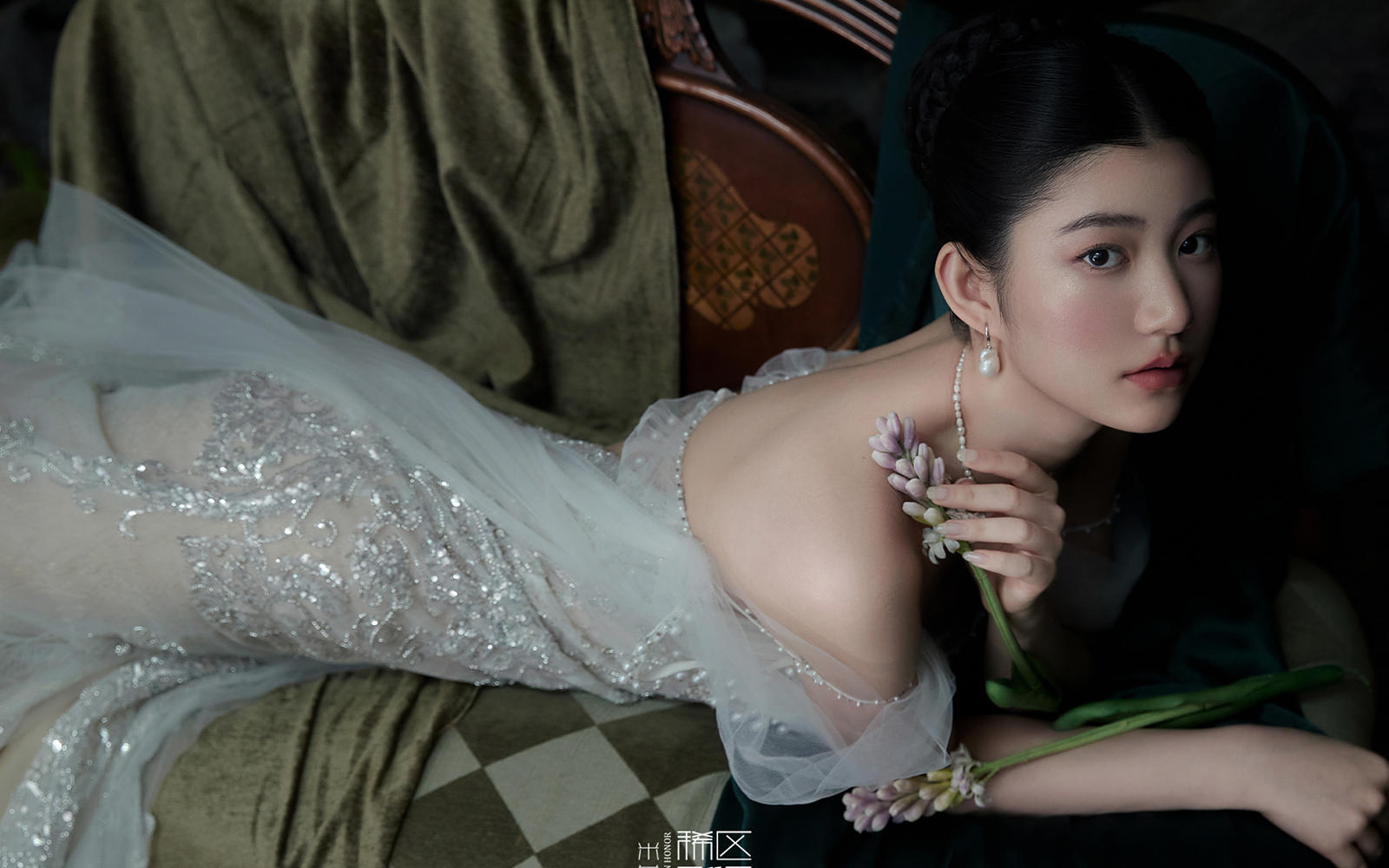 鎏金歲月|復(fù)古油畫婚紗照