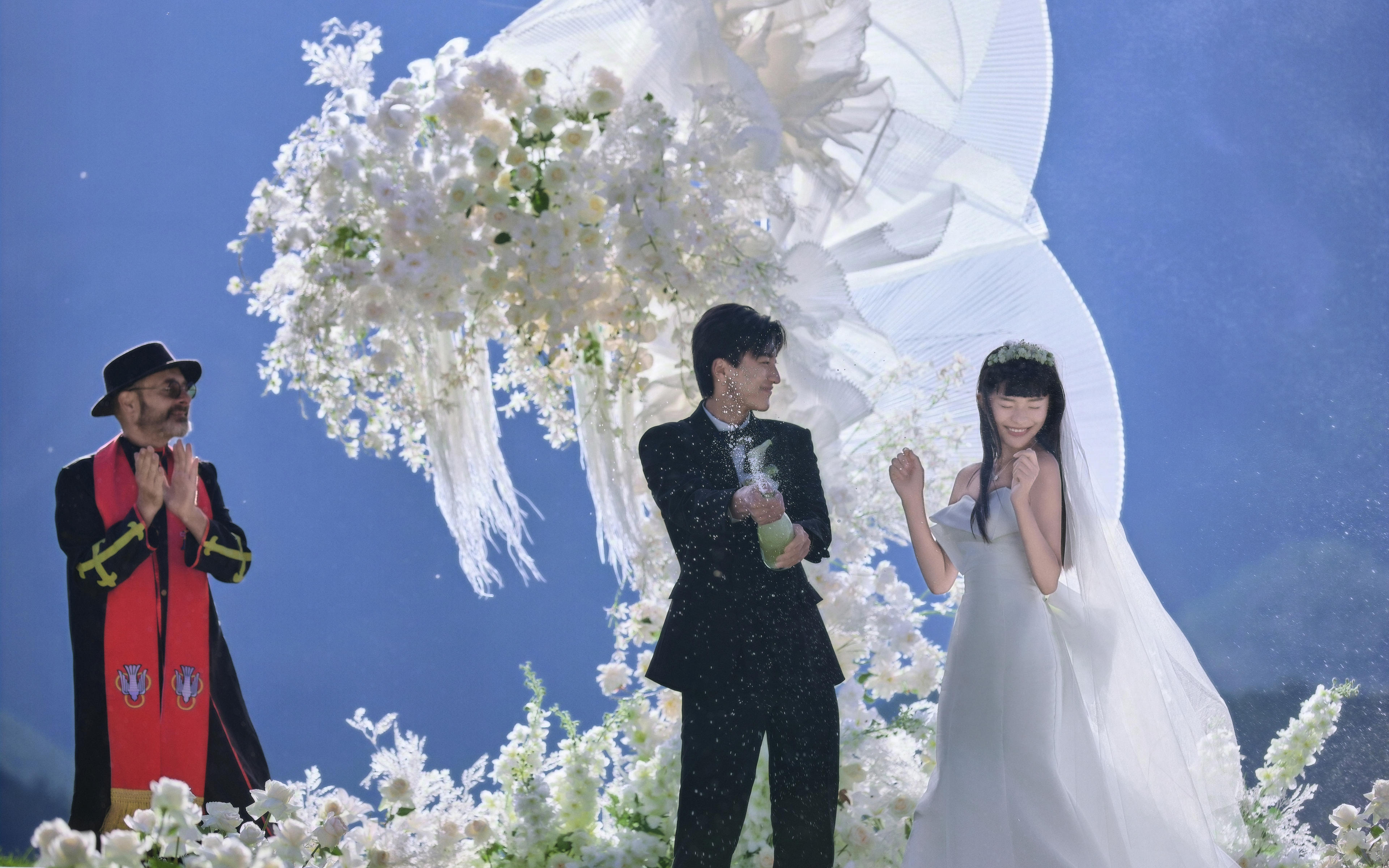 在雪山的见证下 每一个相爱的瞬间