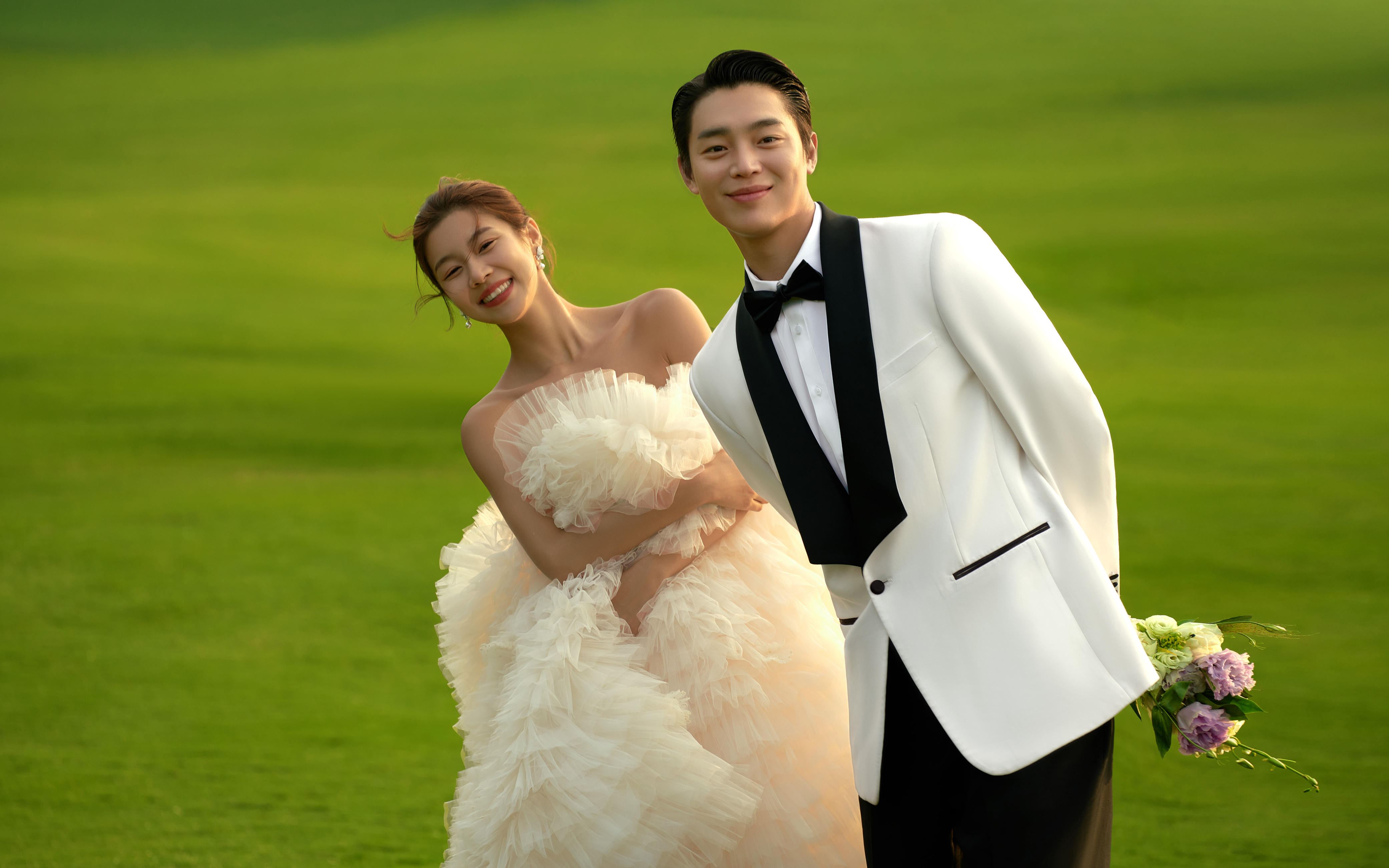 真香預(yù)警閉眼入??韓式簡約草坪森系婚紗照