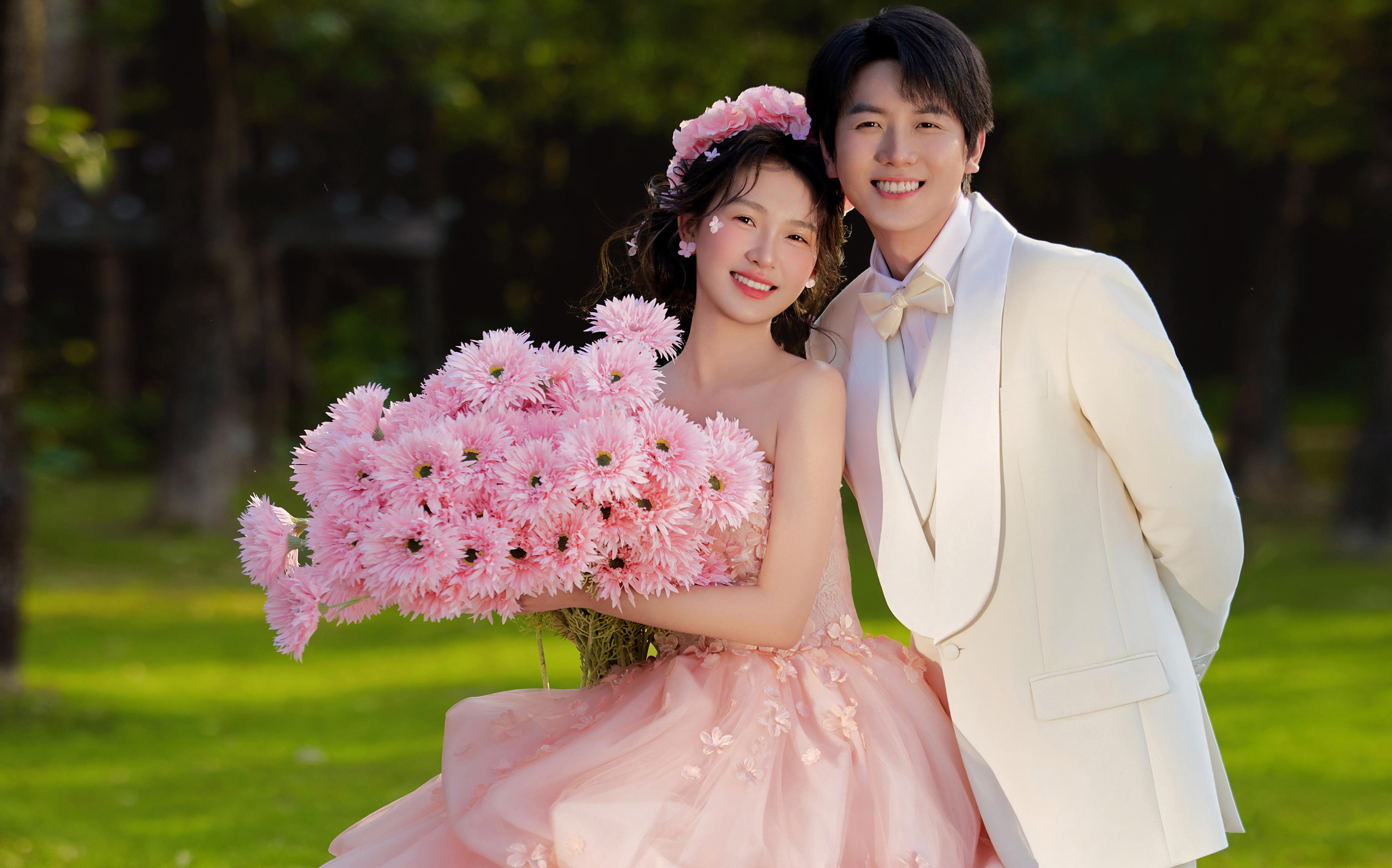 公主裙遇上草坪婚紗照????這樣拍超好看?