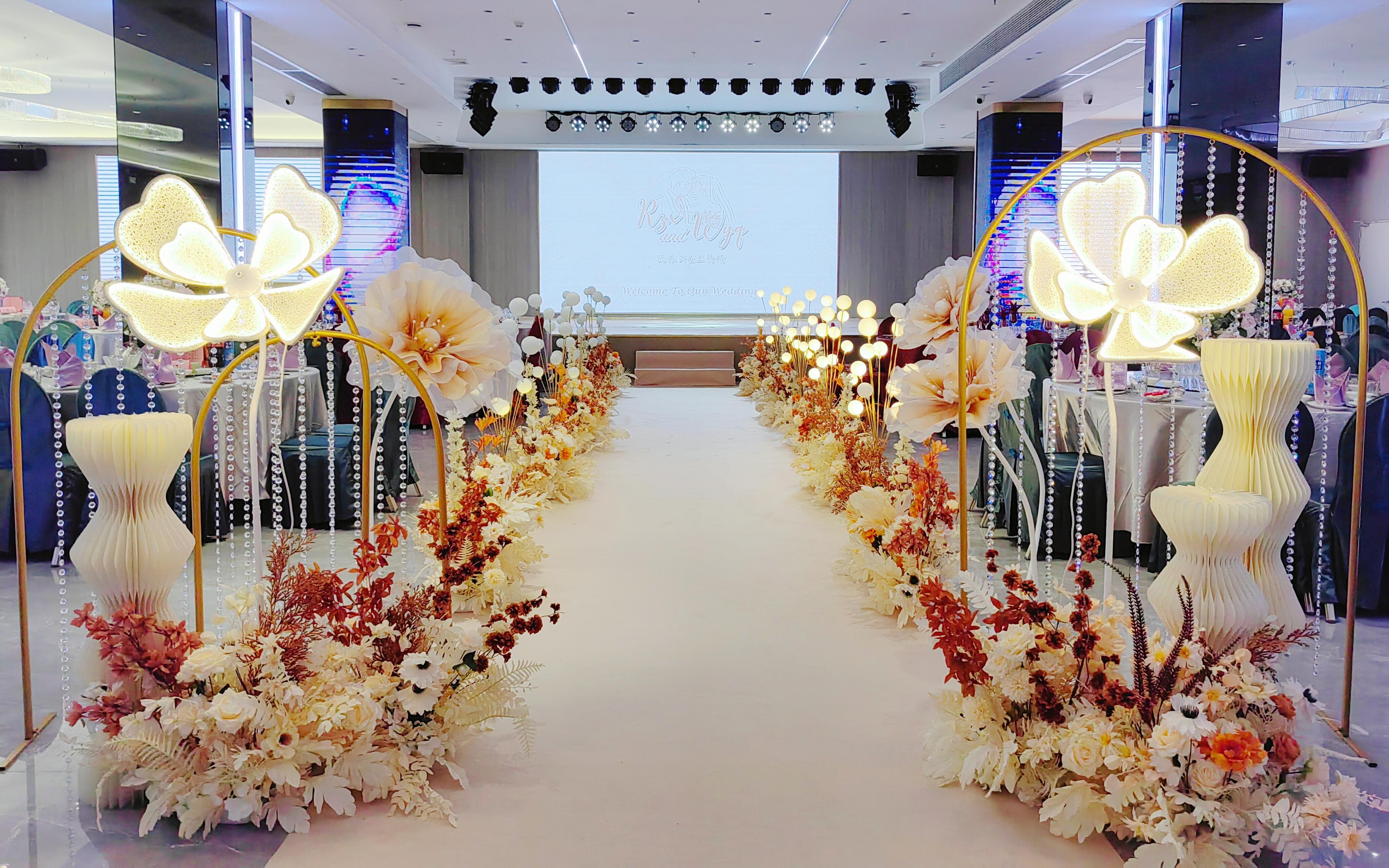 小預(yù)算酒店婚禮布置