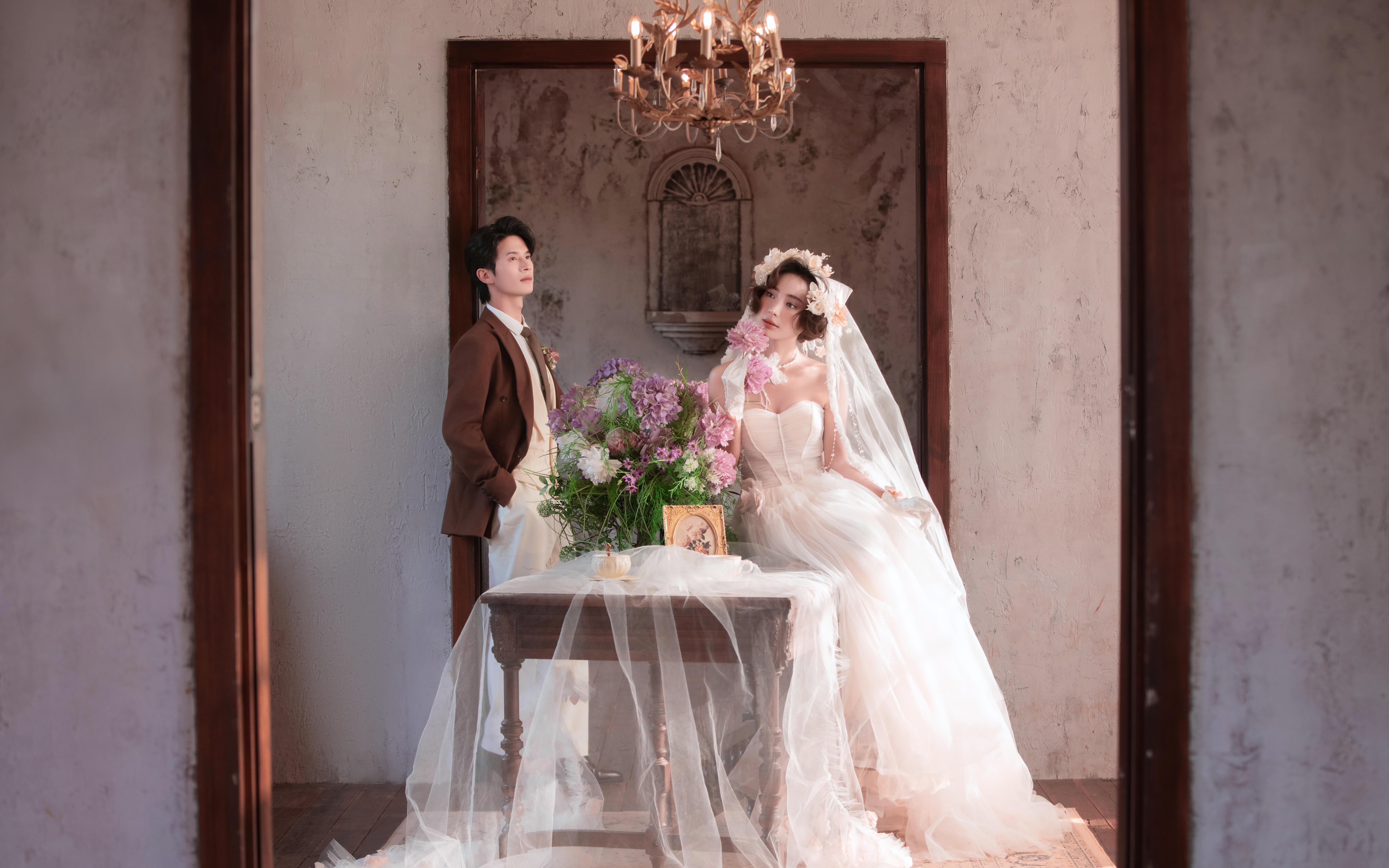 【大理婚纱照新灵感】法式浪漫在室内，胶片质感绝了
