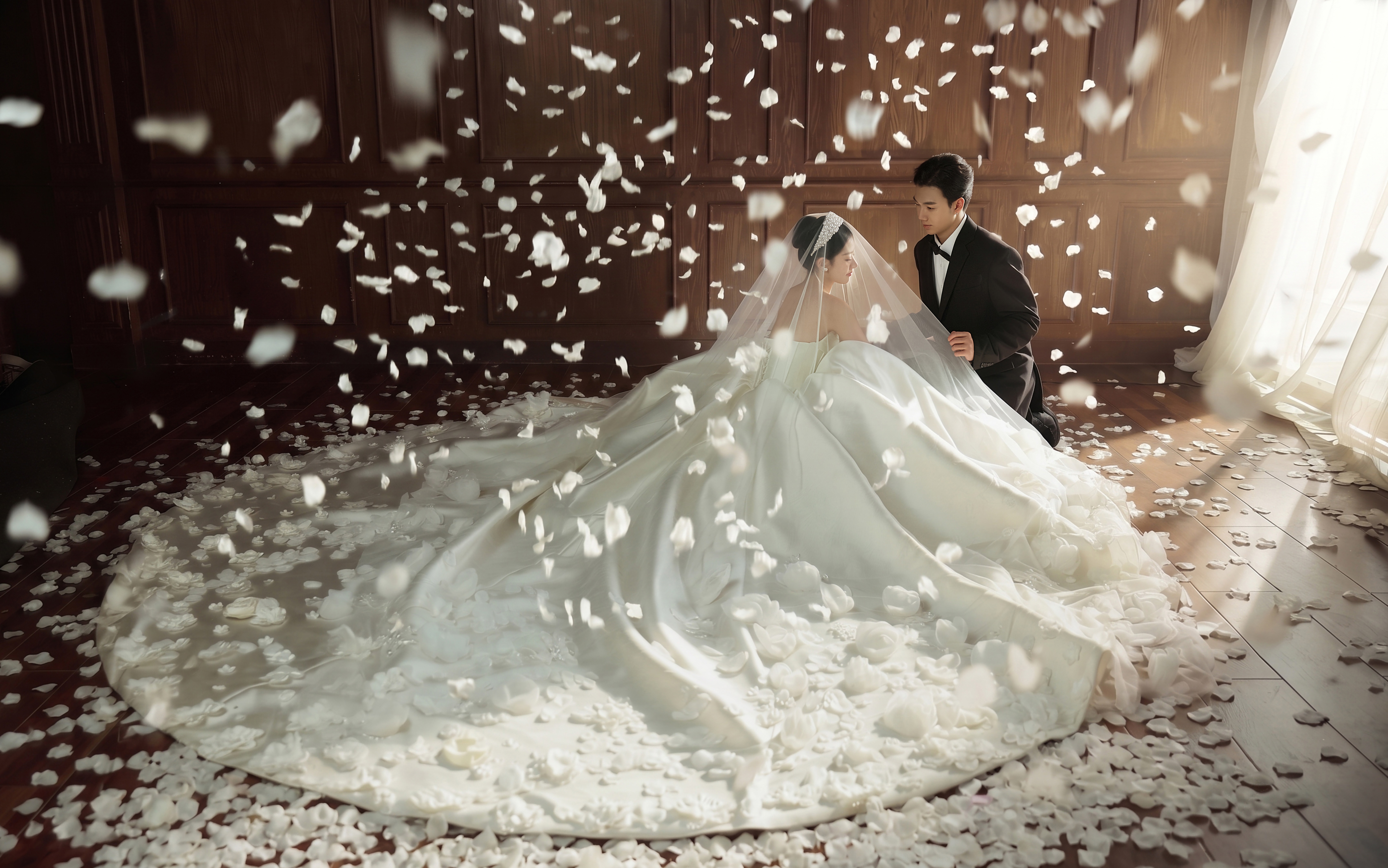 花瓣雨婚纱照|我的室内主纱婚纱照绝了~