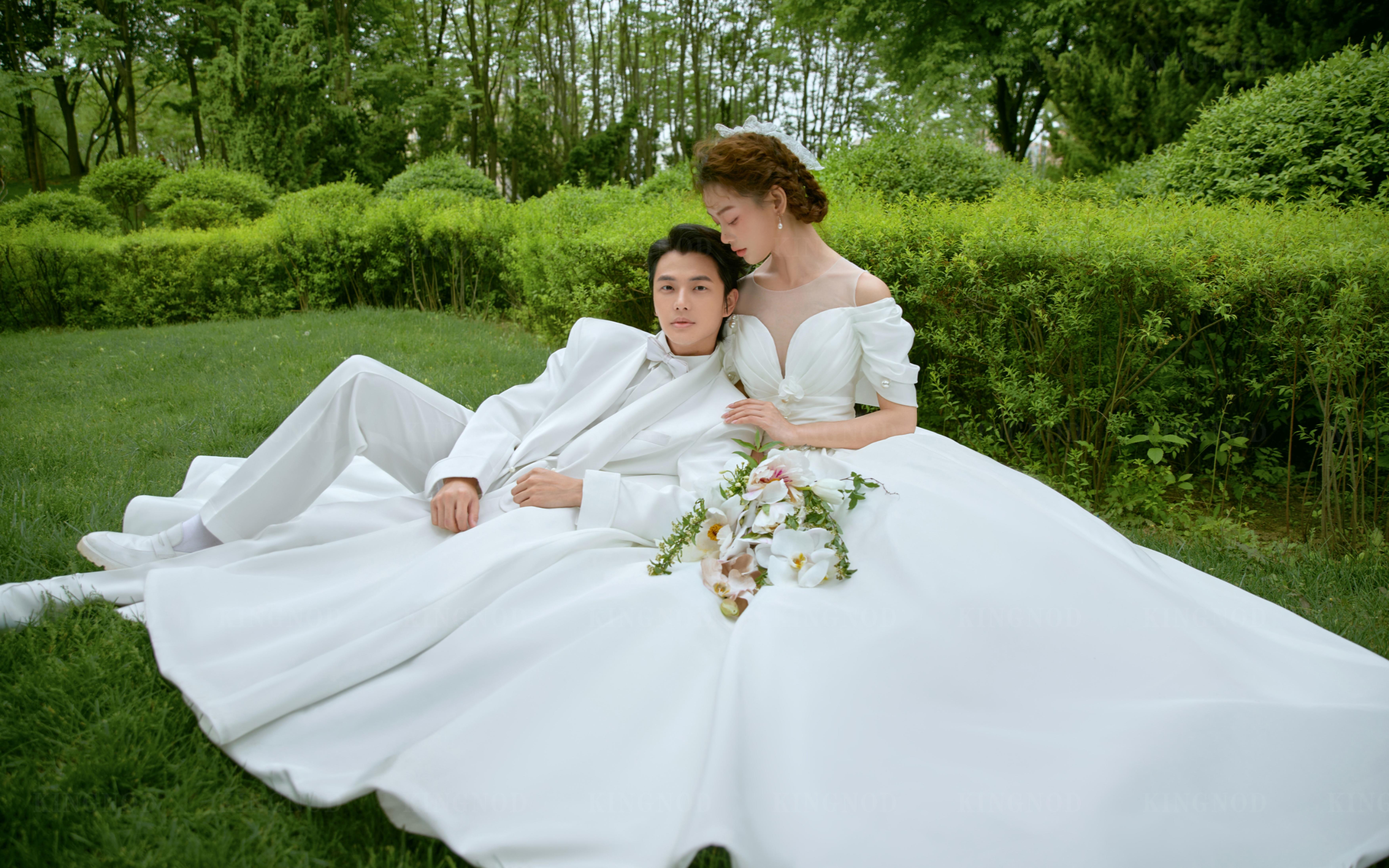 超温馨治愈的草地婚纱照！简直美哭了