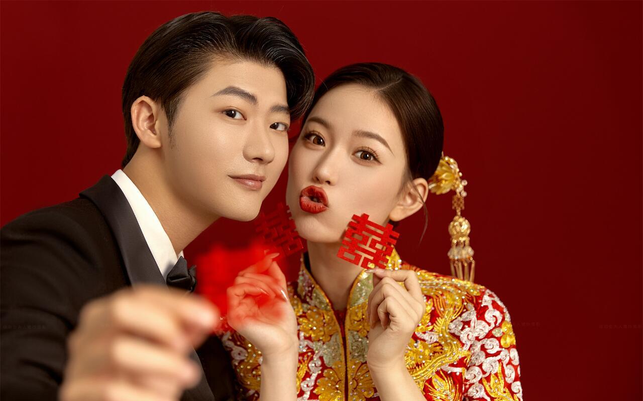 【一定要拍光影下的中式秀禾服婚紗照】