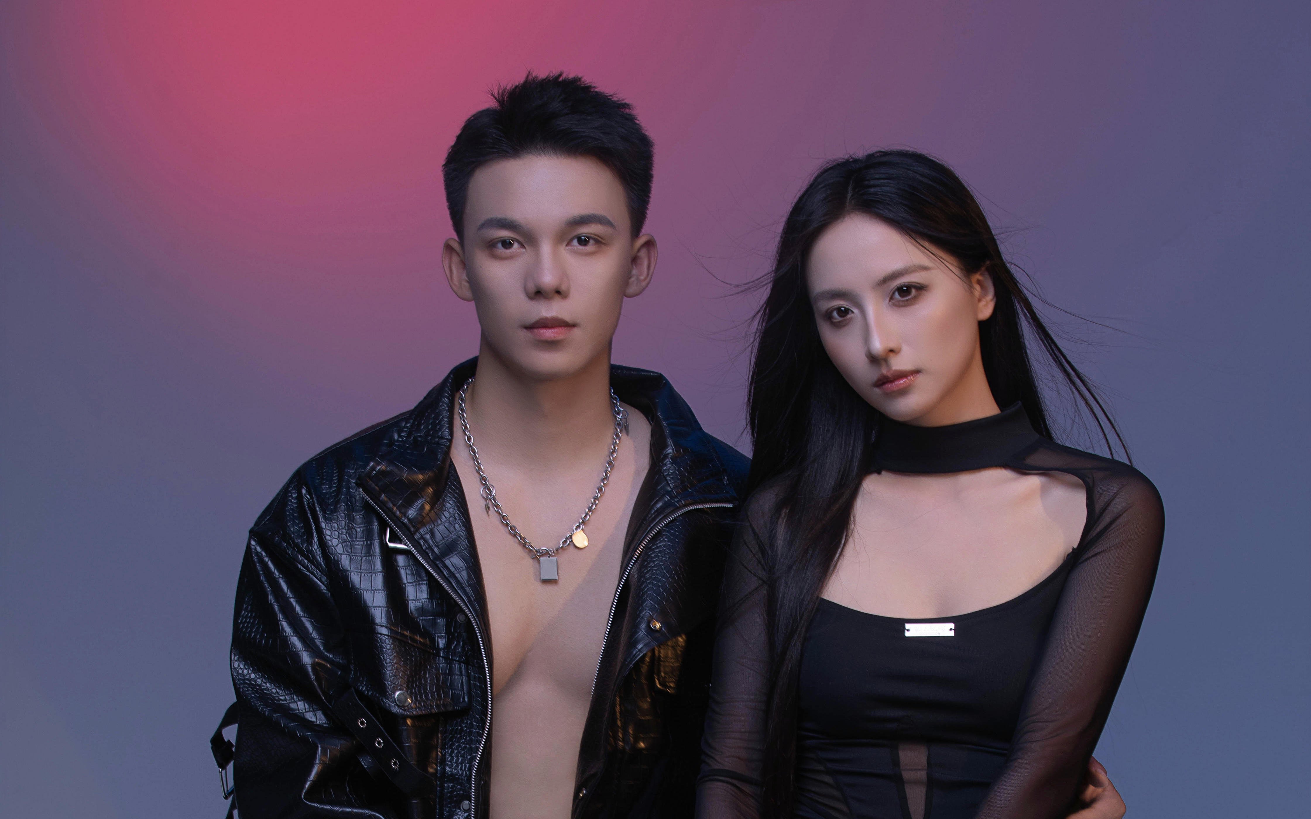 拽酷出镜🧐00后的婚纱照有点不一样‼