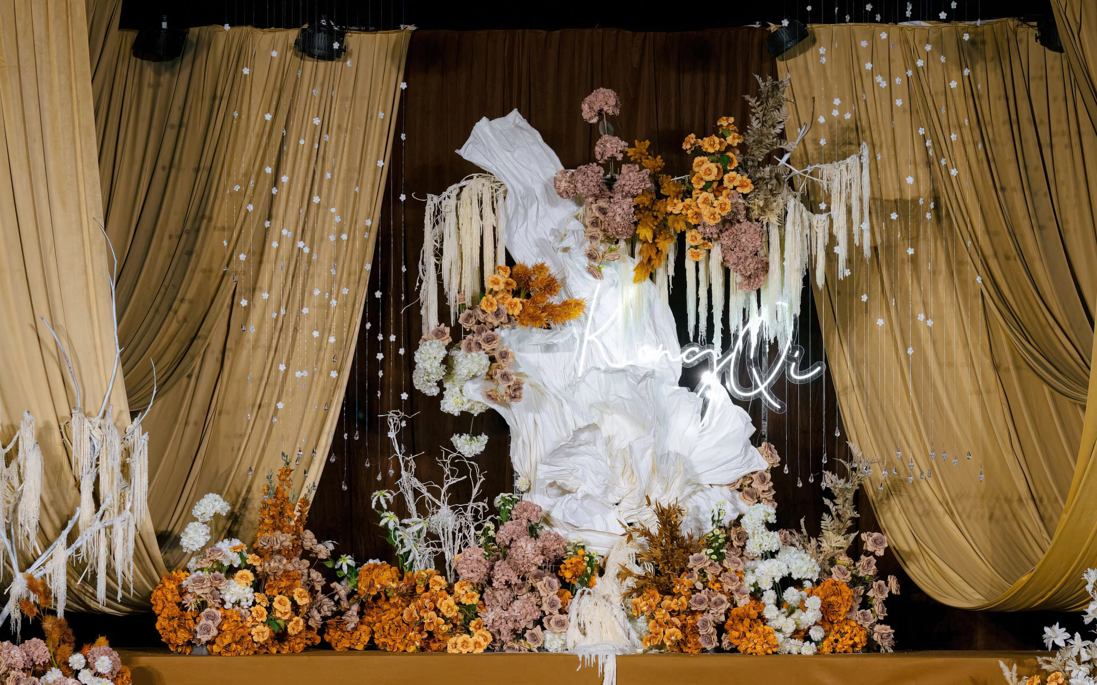 布艺材质演绎低调高级感婚礼