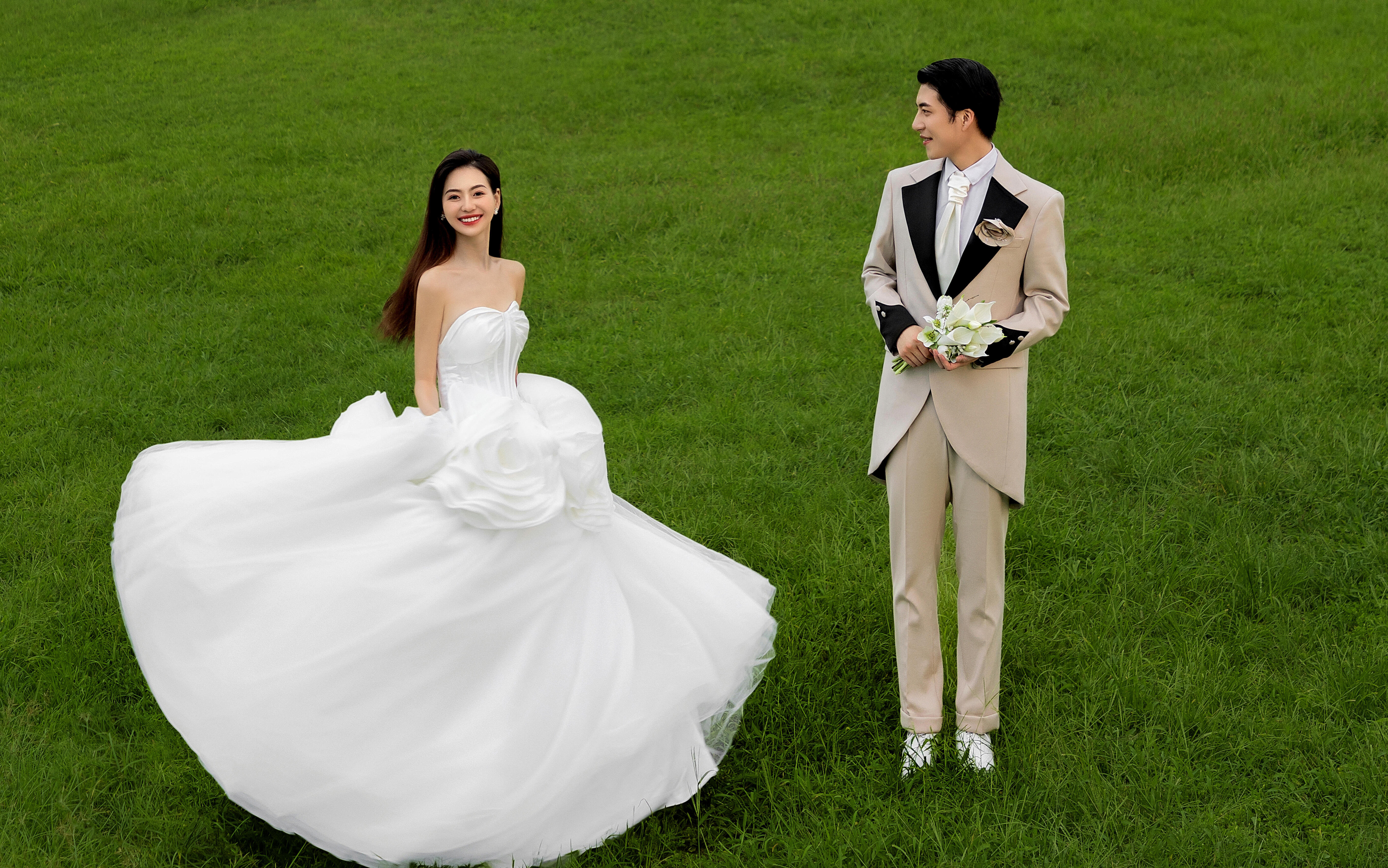 誰懂啊！看了N遍還是很喜歡這組婚紗照