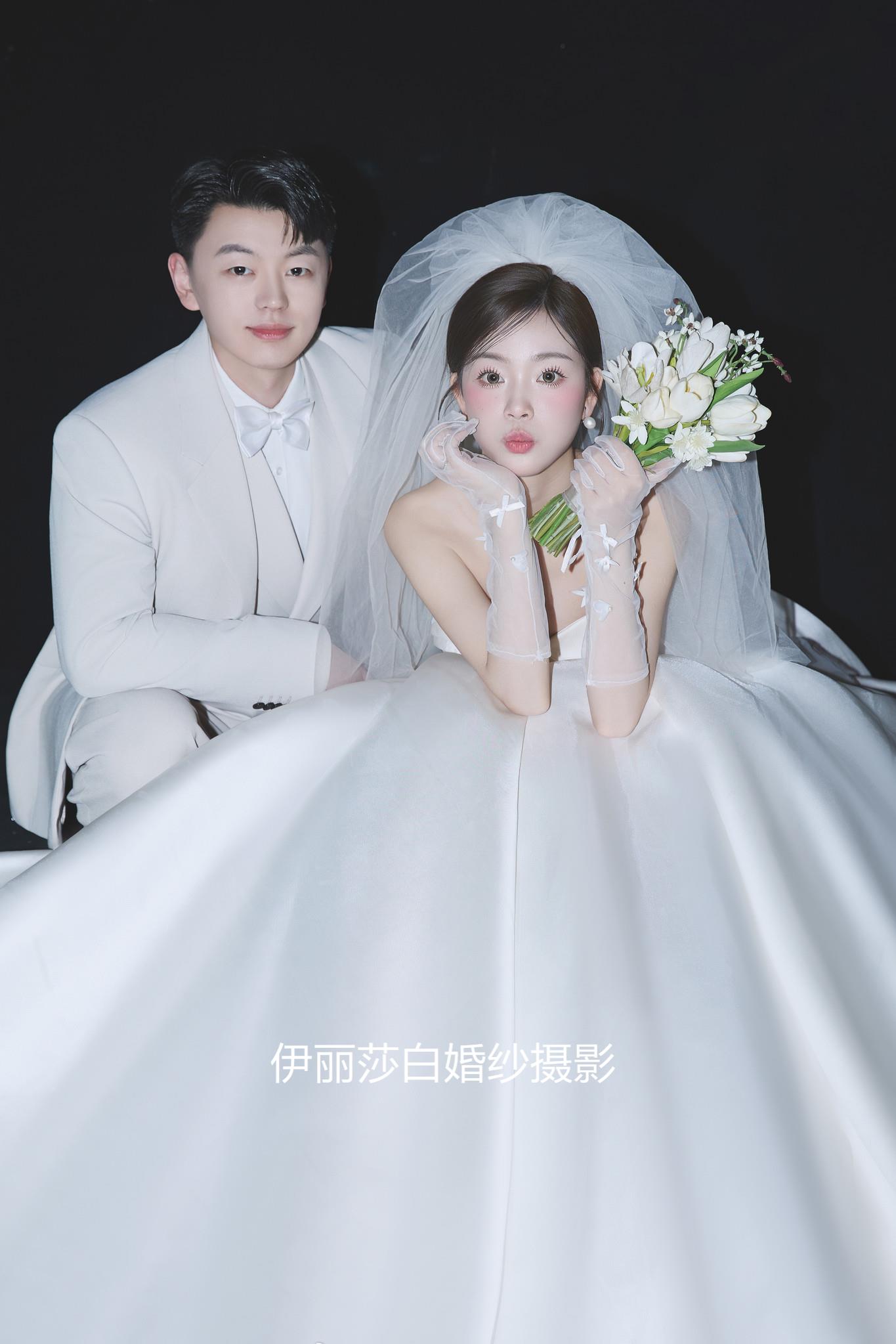 拍婚紗照3888套餐有跟妝+秀和+禮服 