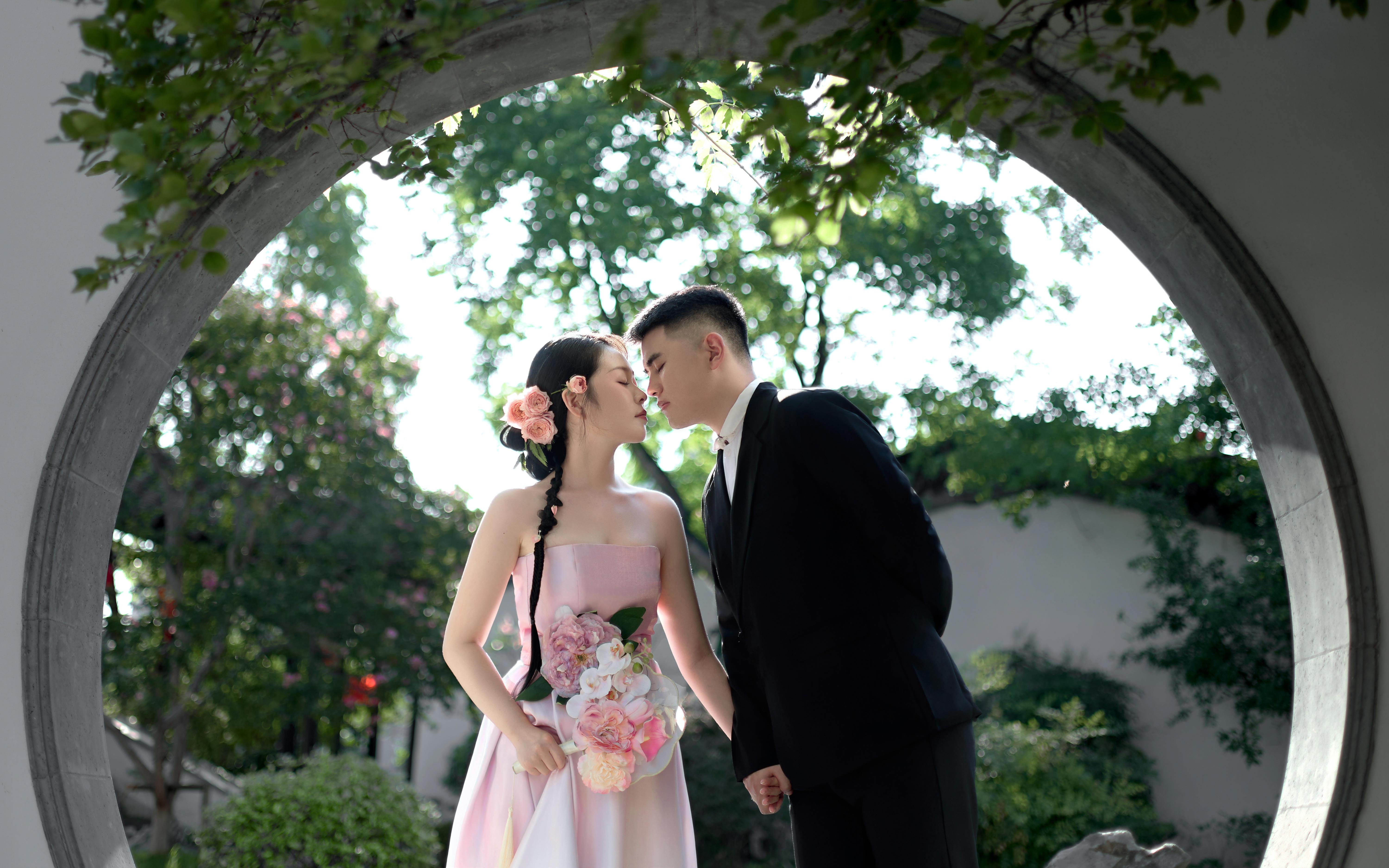 千暮客片丨溫婉不挑人的粉色新中式婚紗照