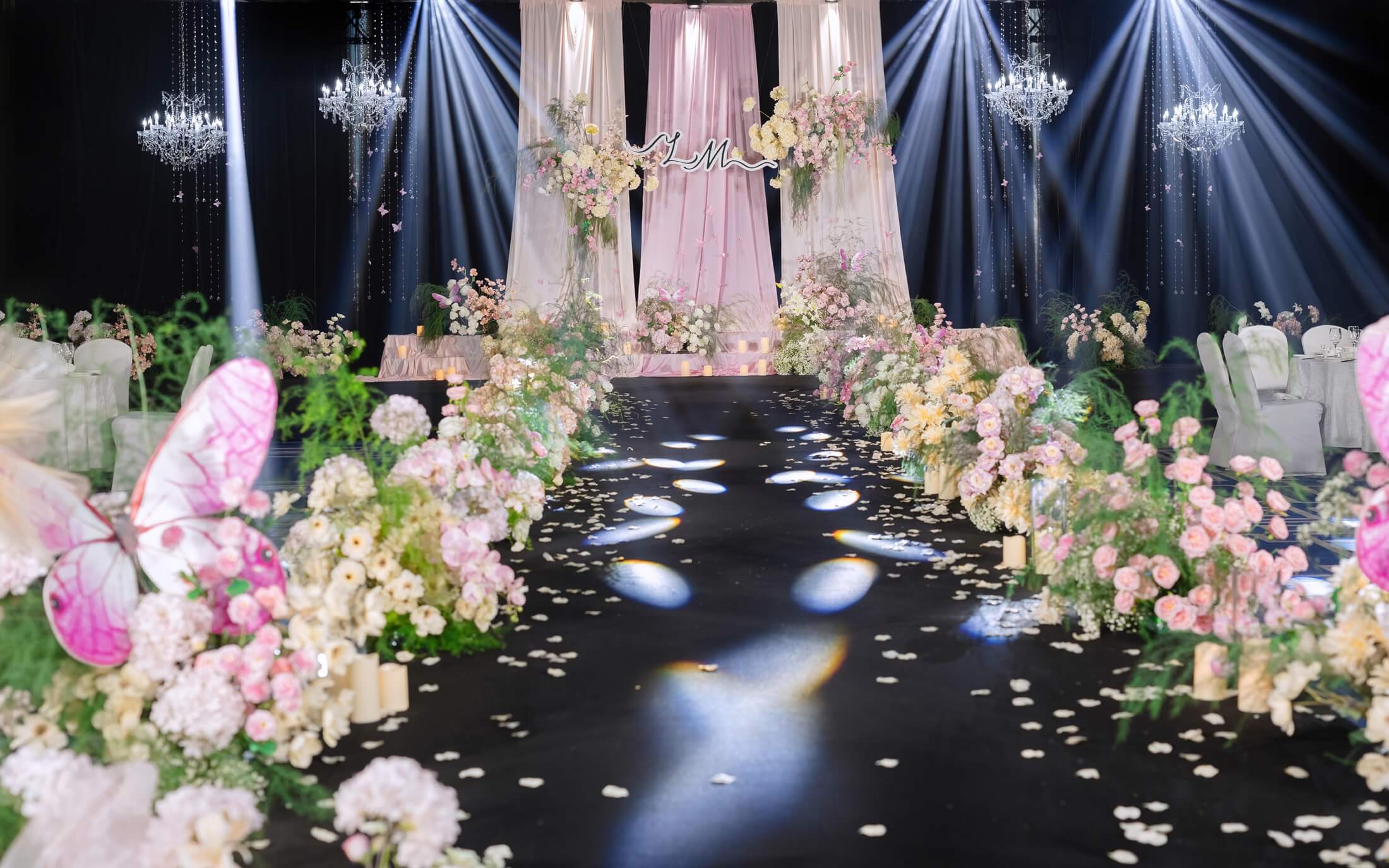 韩式自然系粉色布幔水晶婚礼