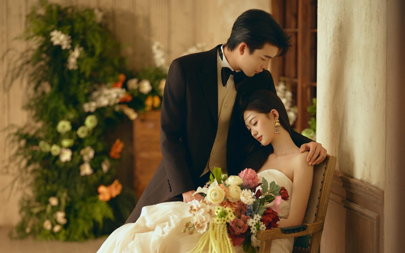 像一首寫給彼此的老式情詩｜復(fù)古油畫婚紗照???