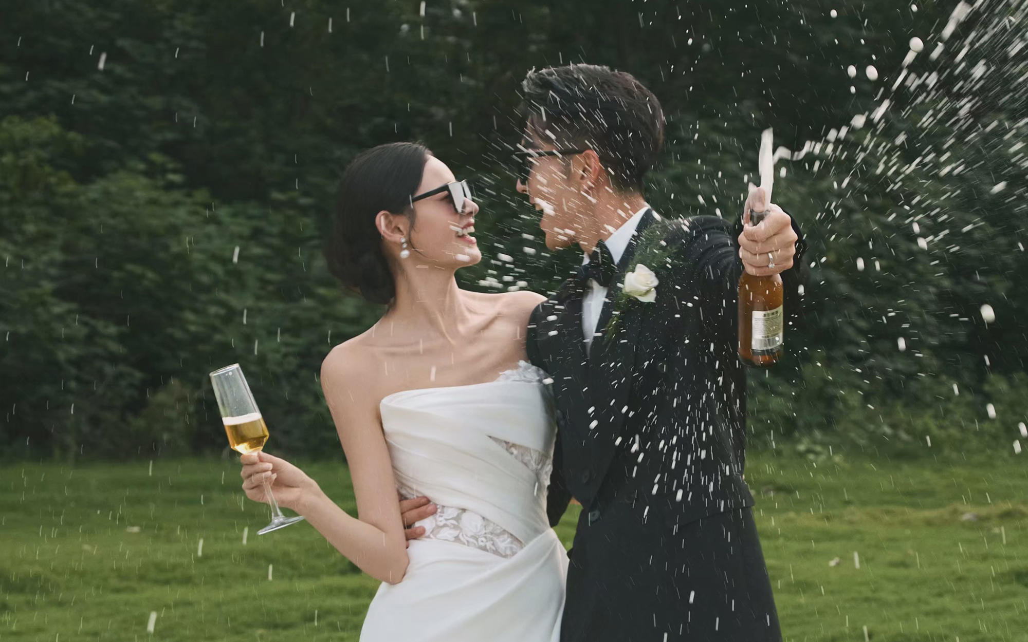 ??野趣浪漫｜草坪上的愛(ài)情，真的太有生命力啦??