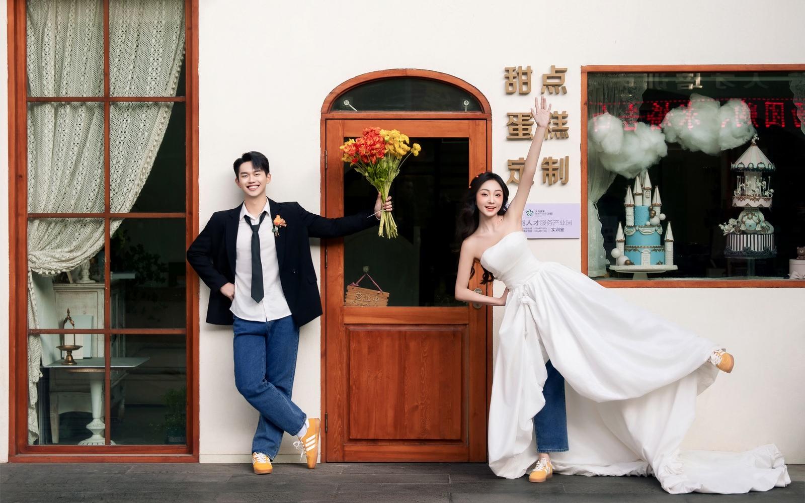溢出屏幕的松弛感街拍婚纱照❗简直不要太爱
