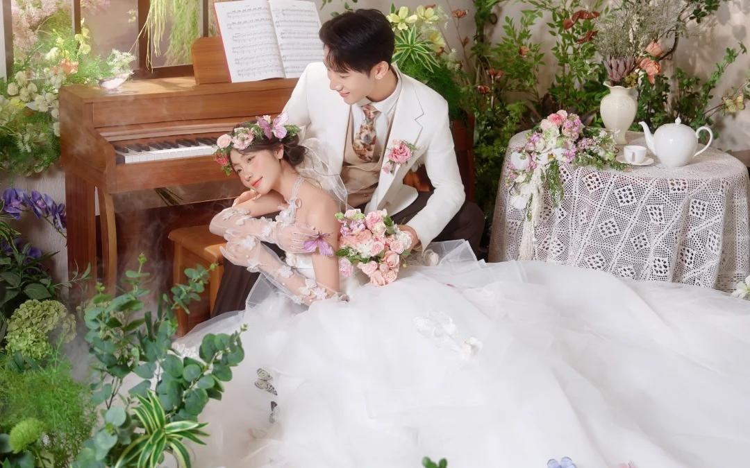 把“爱丽丝梦游仙境”拍成婚纱照啦✨