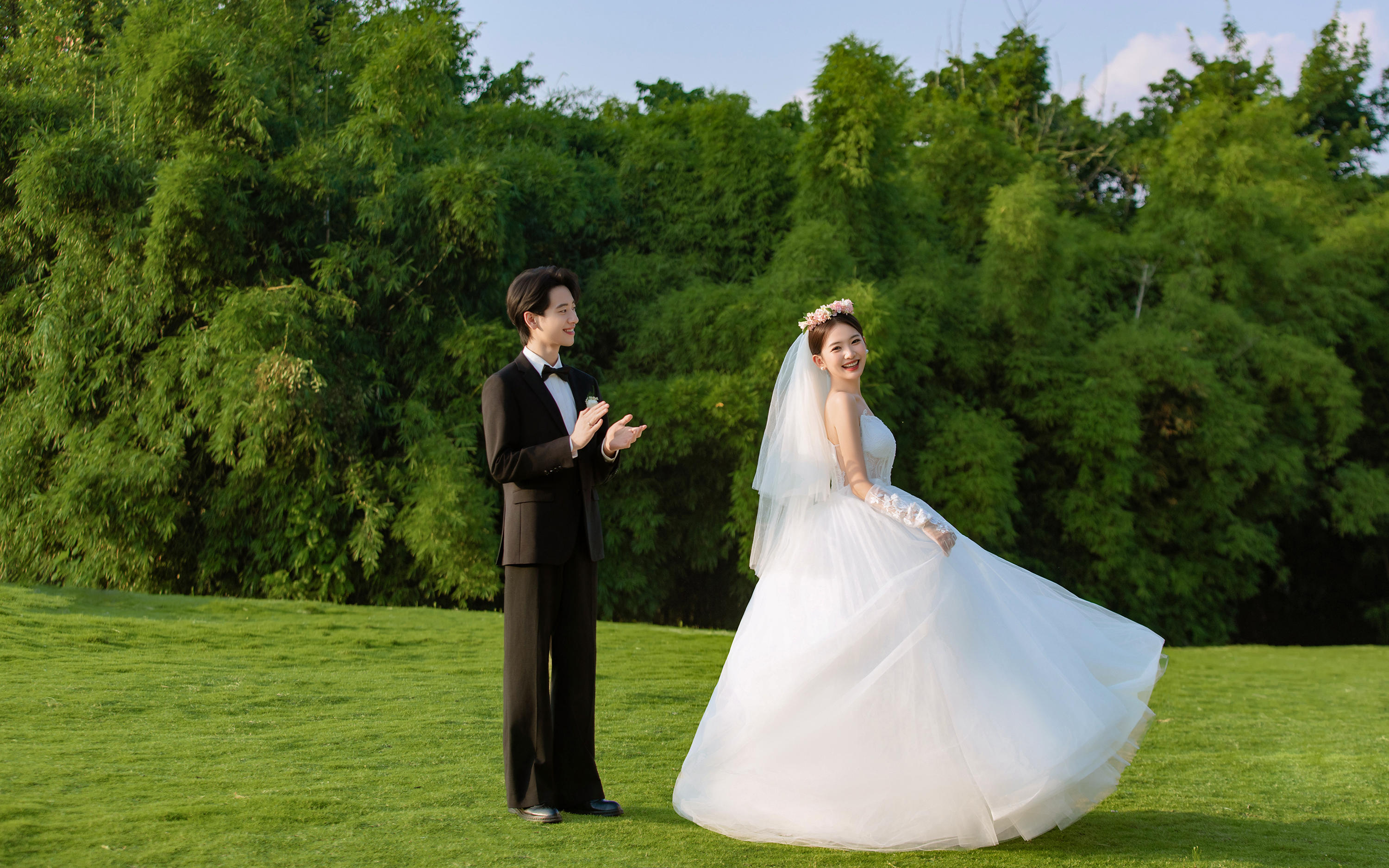 草坪婚纱照｜被阳光吻过的甜蜜💕
