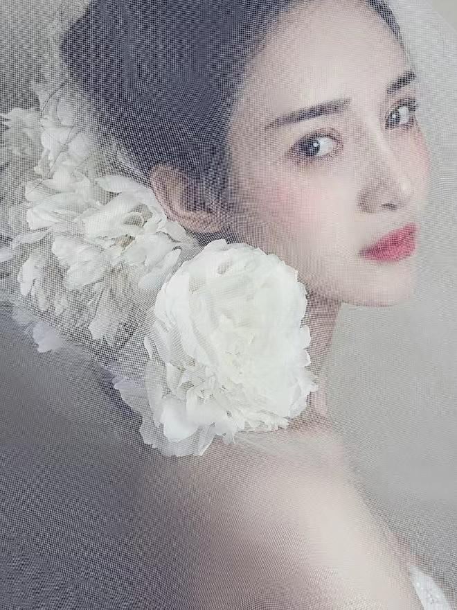 【美人制造奢华一站式】服装+跟妆+头饰+美甲