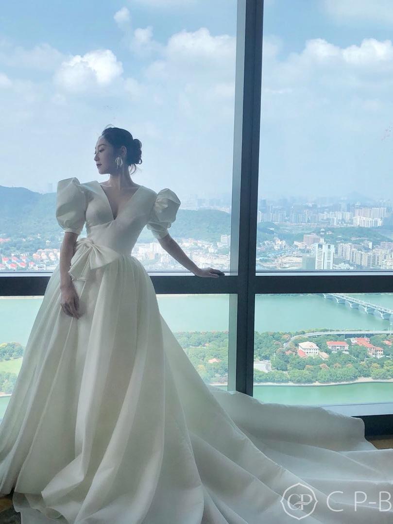 【一白】法系V领复古风泡泡袖中拖