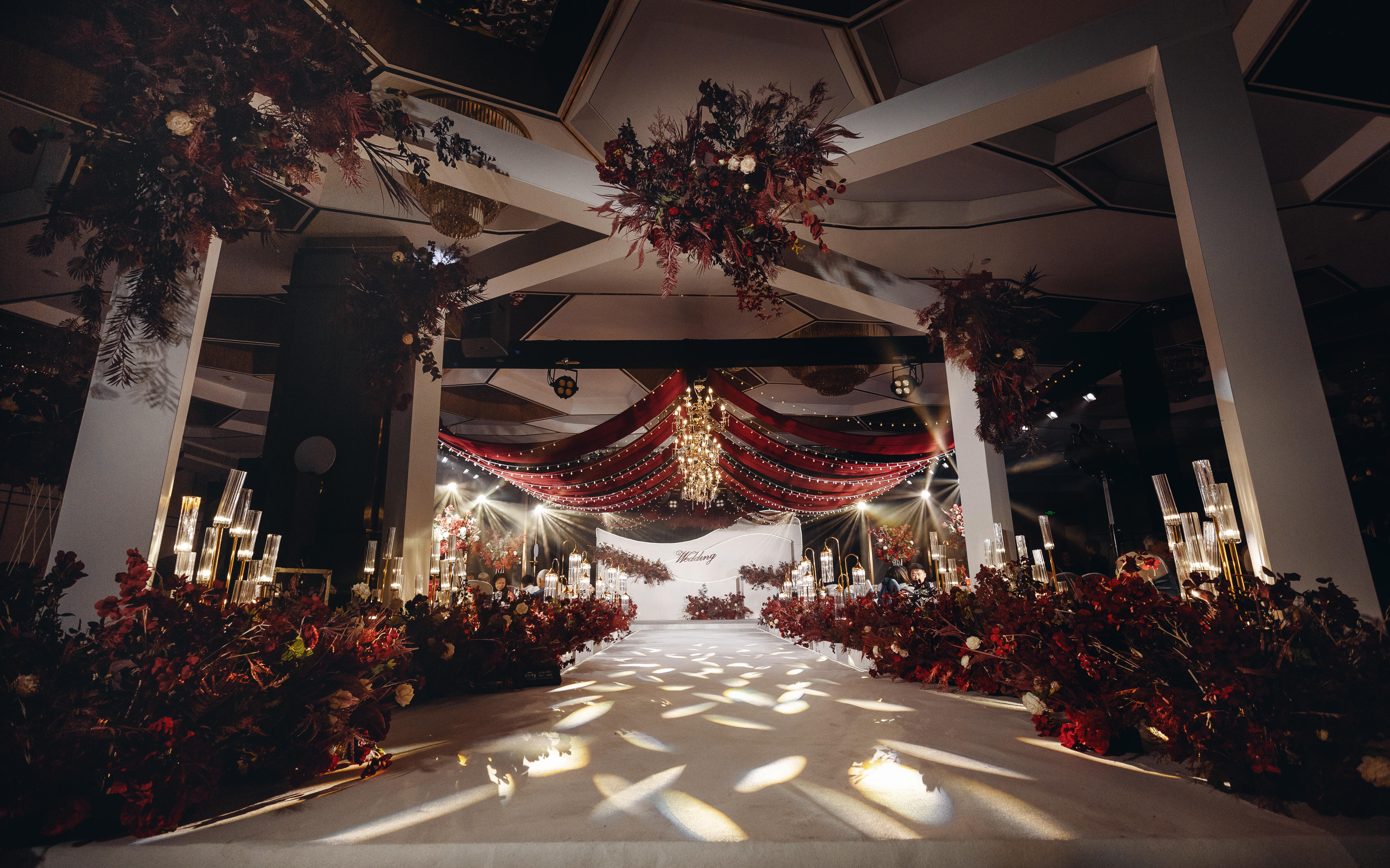 省心一口价：精致大气婚礼，您要的我都有。