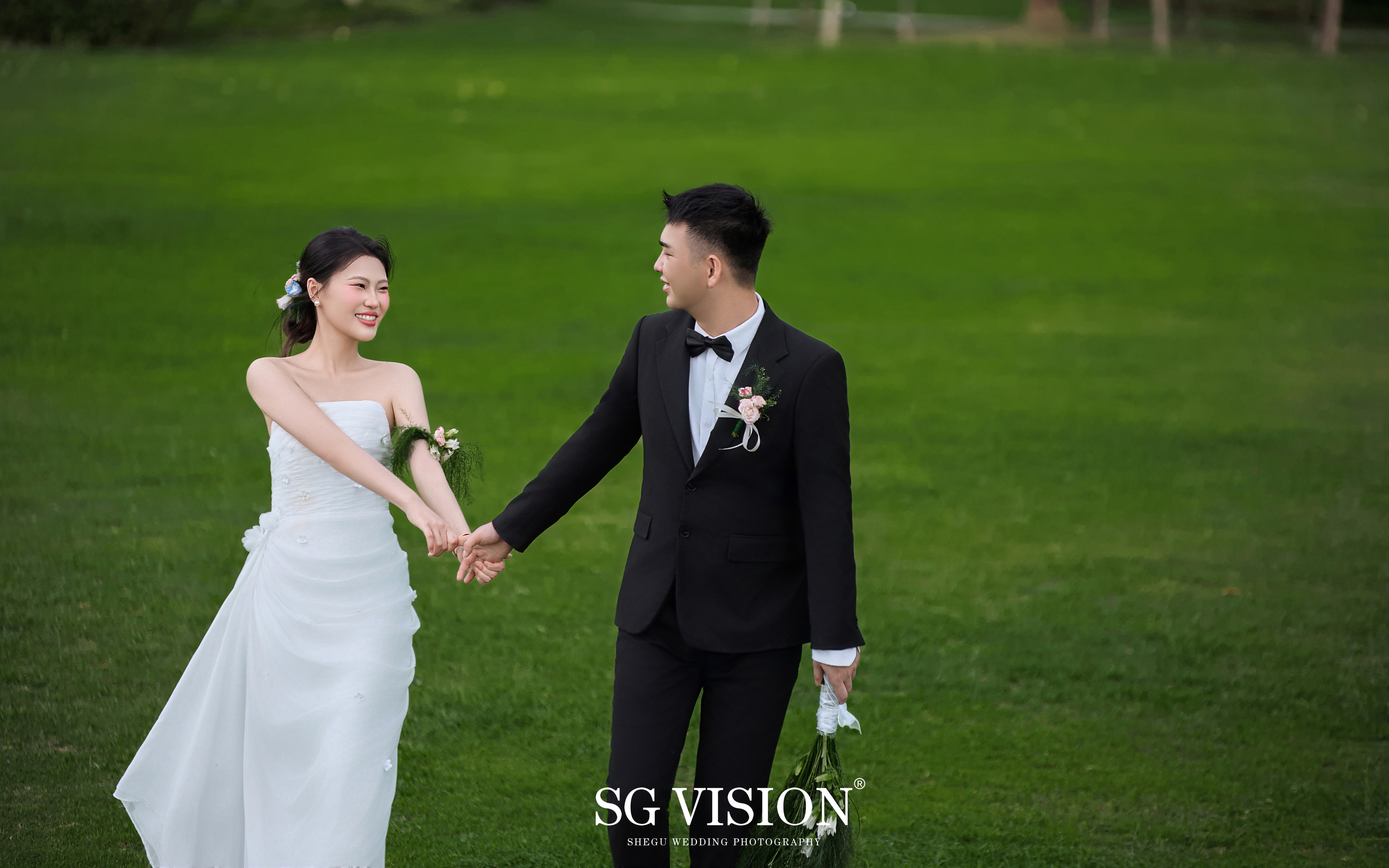 一眼去夏🍀高级感森系婚纱照