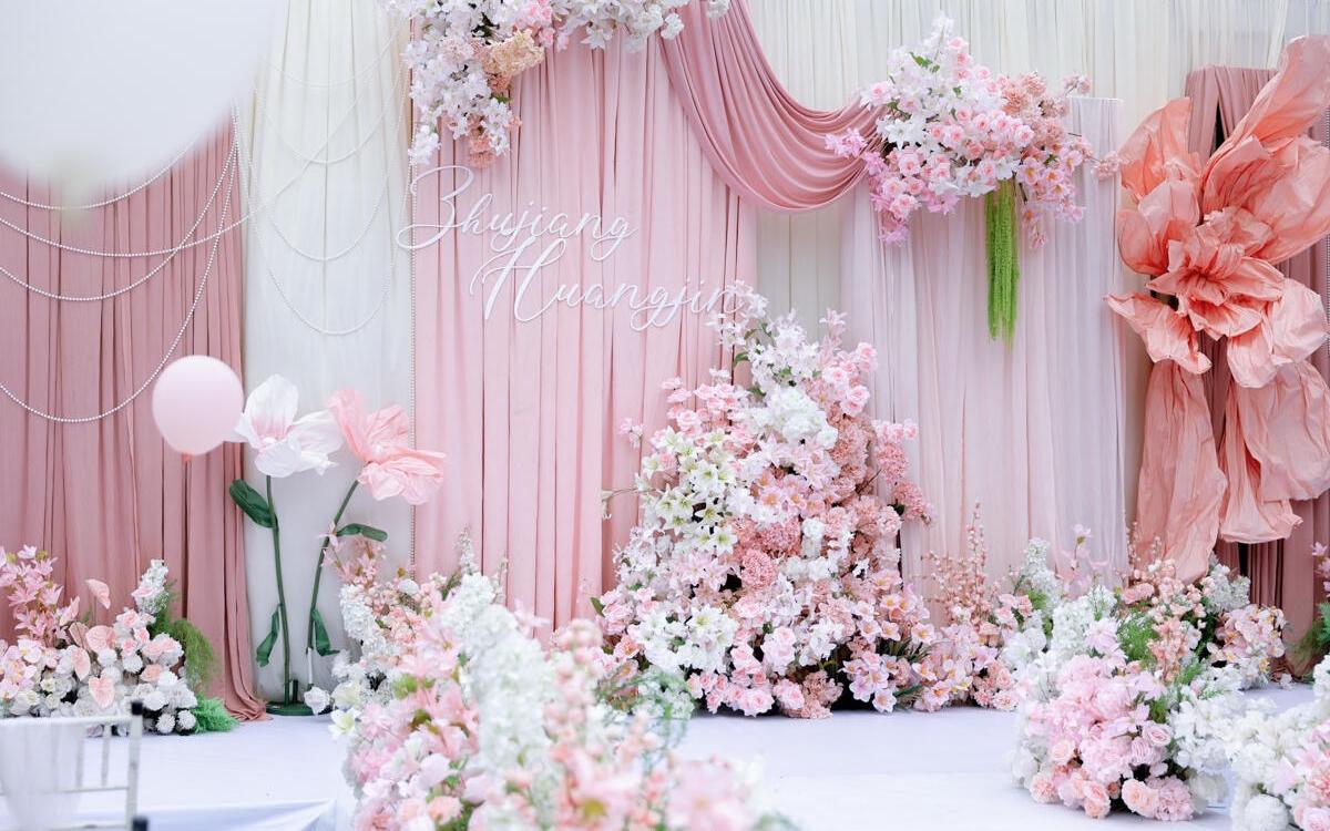 柔粉映照的浪漫婚禮