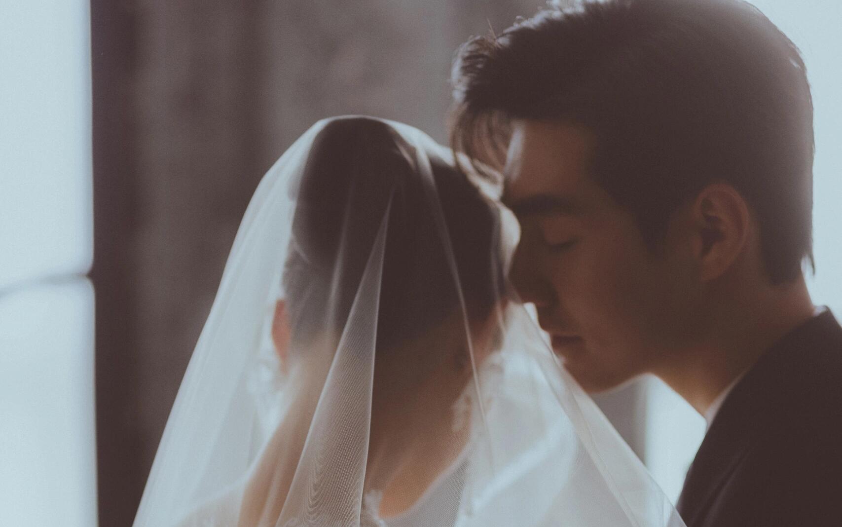 室内高级感婚纱照！拍到了理想的梦中情纱