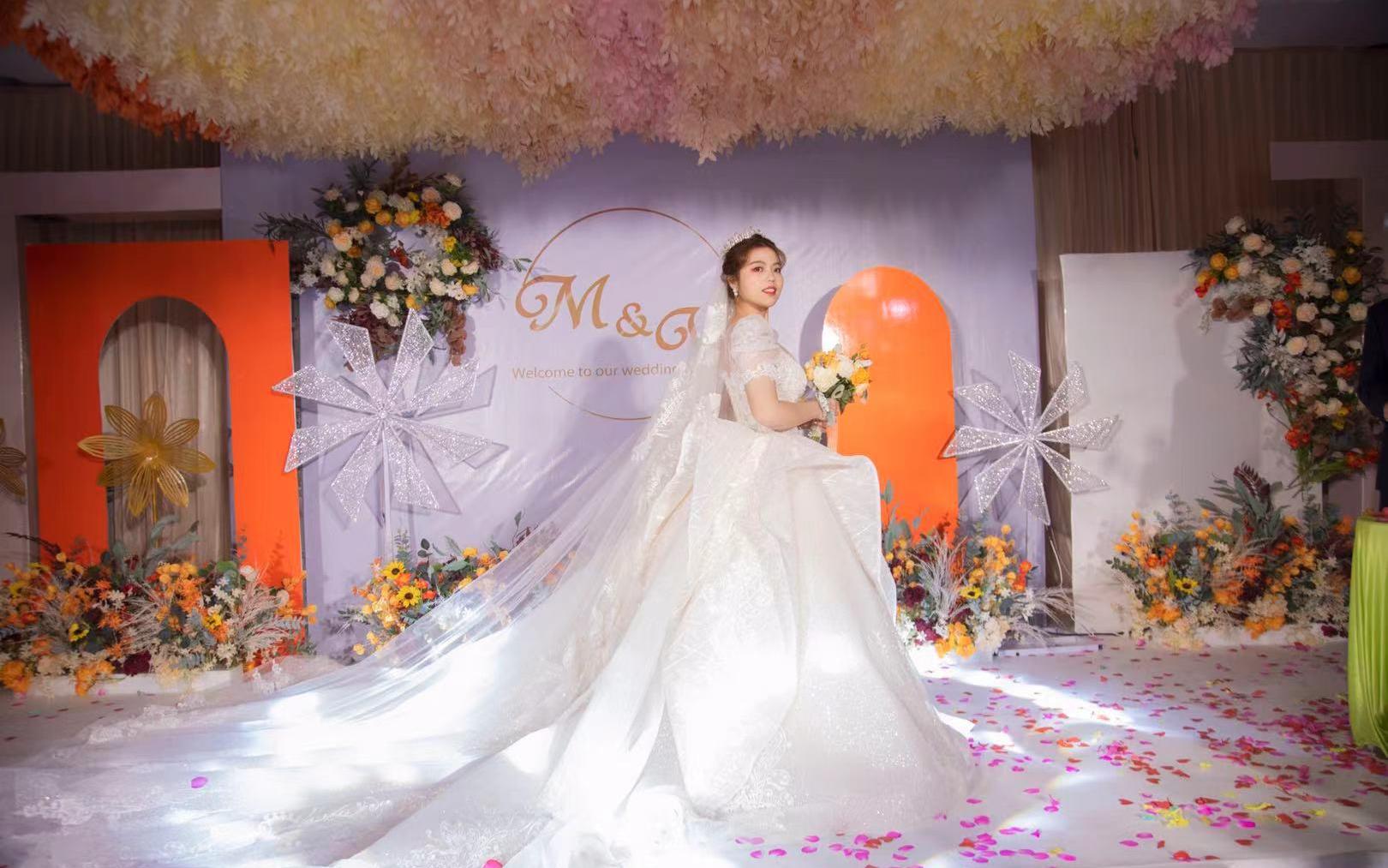 白与金的碰撞，西方之美与古典浪漫的结合