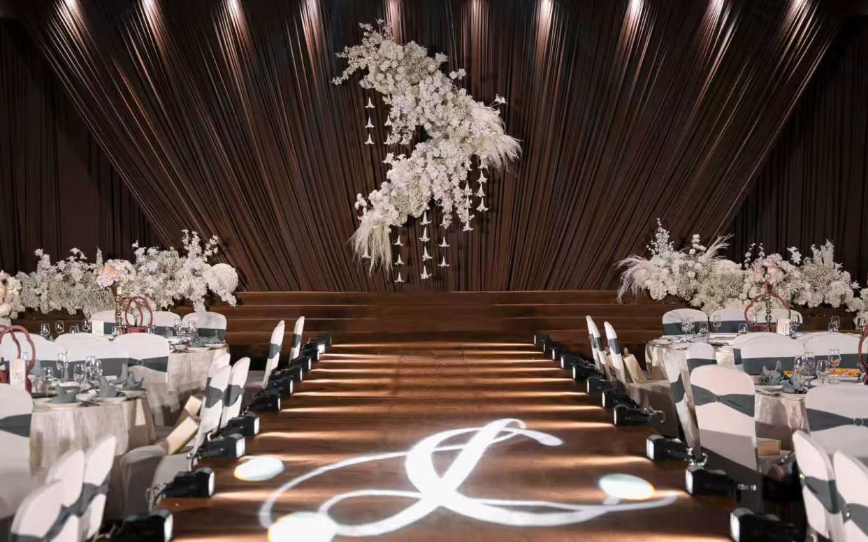 《秋日诗境》咖色布幔映照秋光小众浪漫婚礼