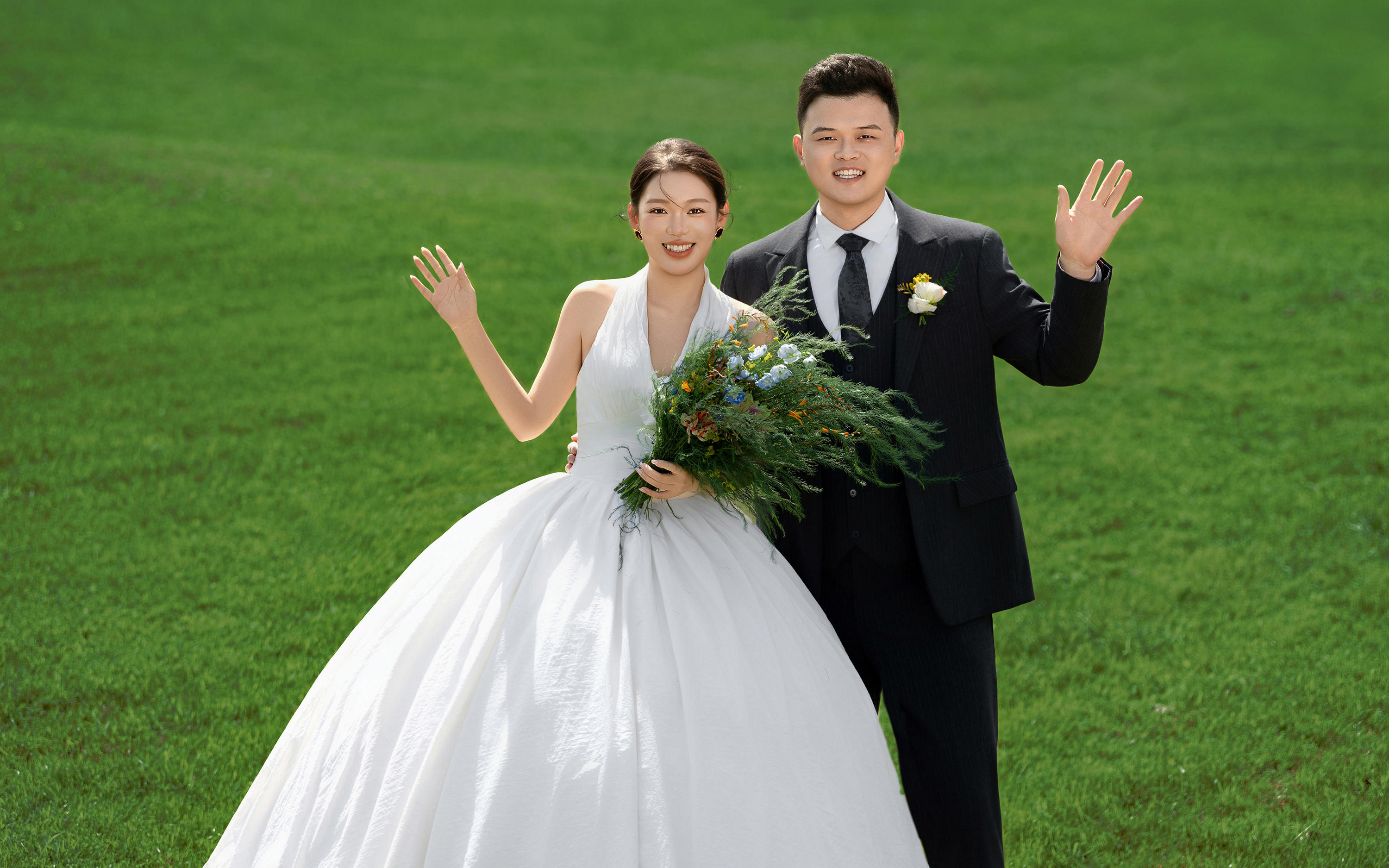 客片｜這個(gè)草坪婚紗照讓我無(wú)法自拔