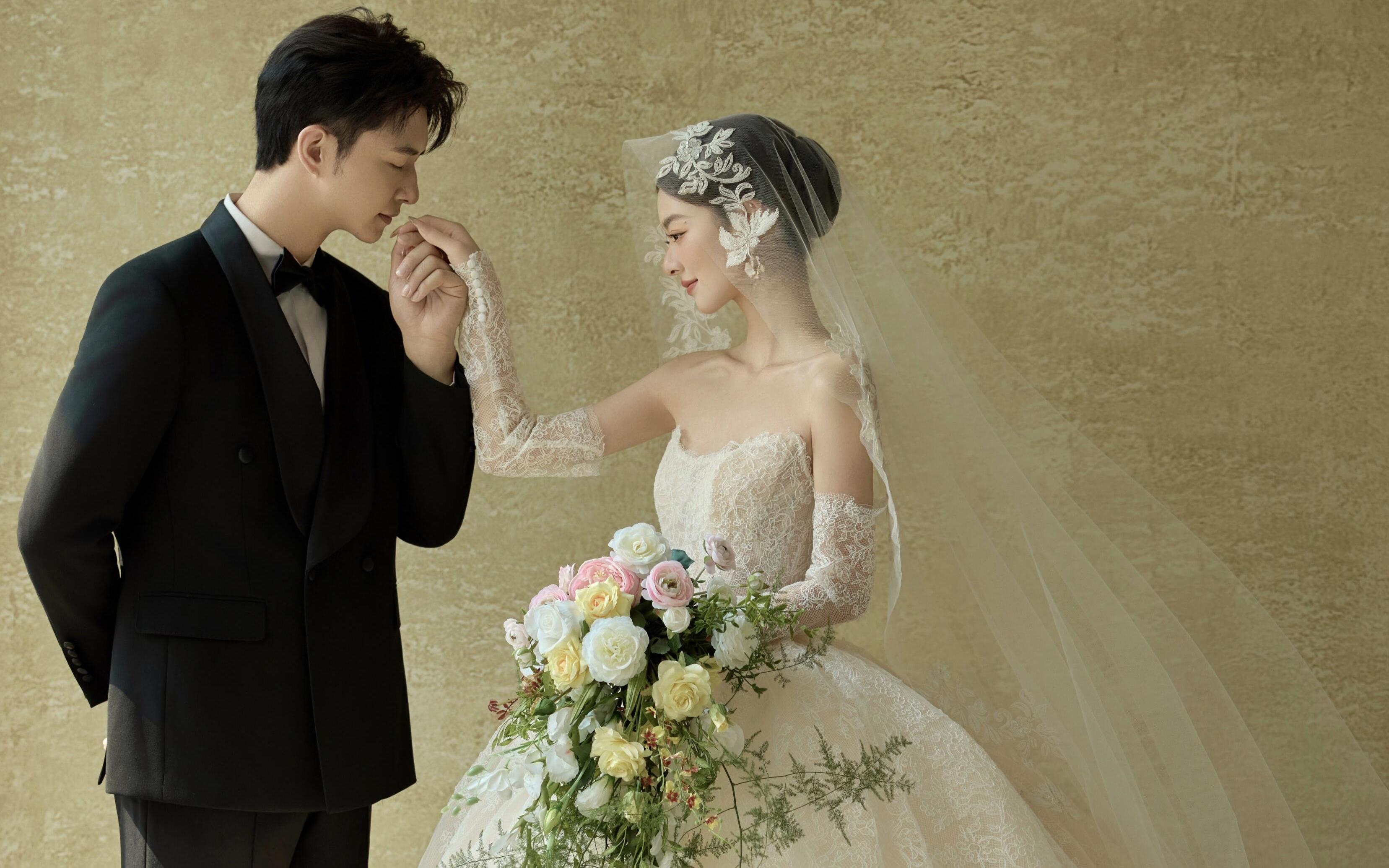 美到失語(yǔ)~復(fù)古油畫婚紗照的魅力