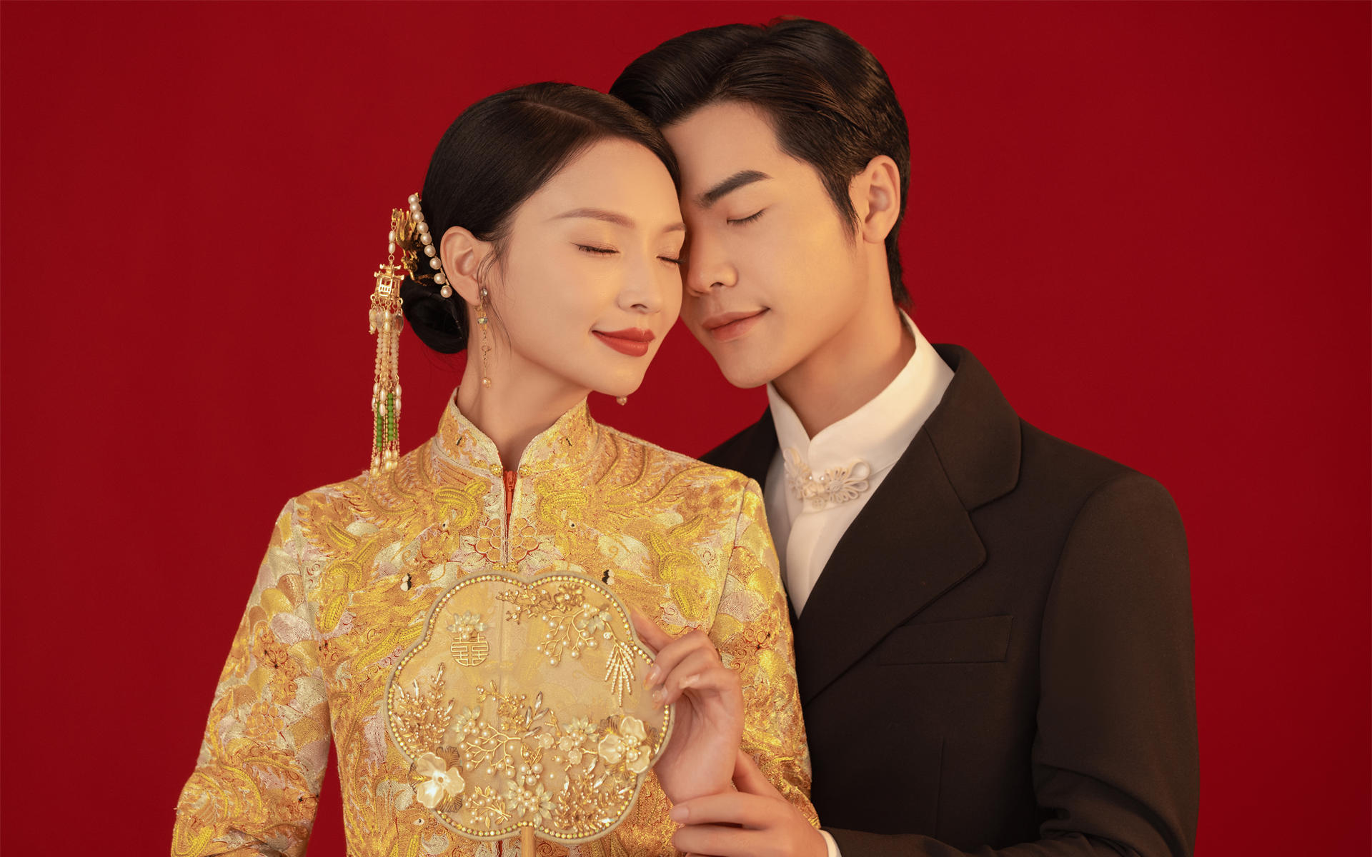 中式內(nèi)景秀禾婚紗照