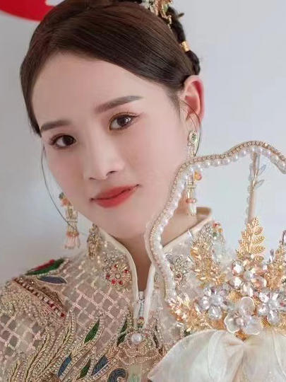 简约大气出门妆 温文尔雅