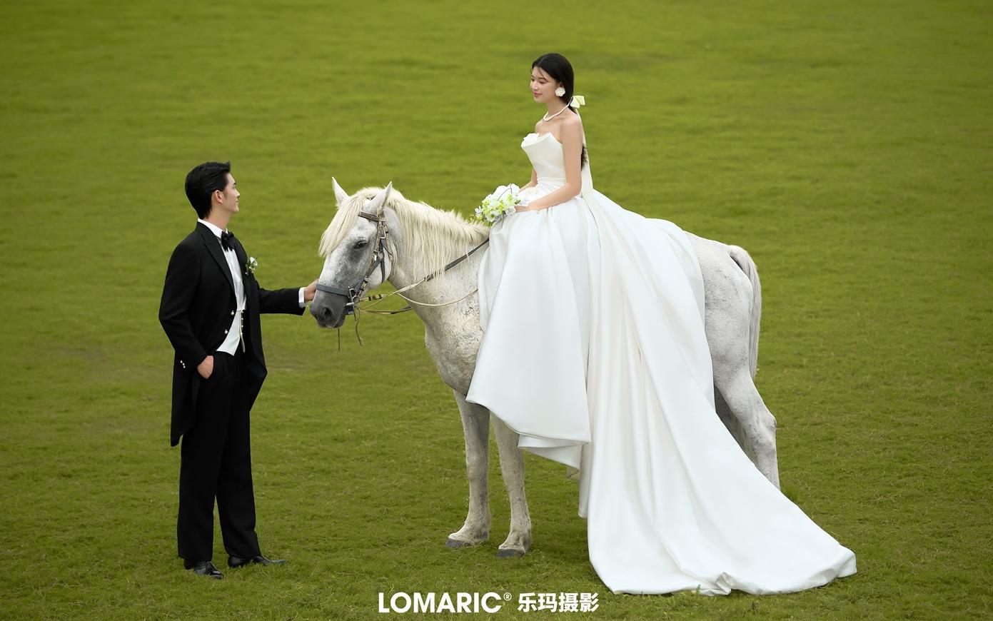 重磅上新!白馬草坪婚紗照滿足儀式感