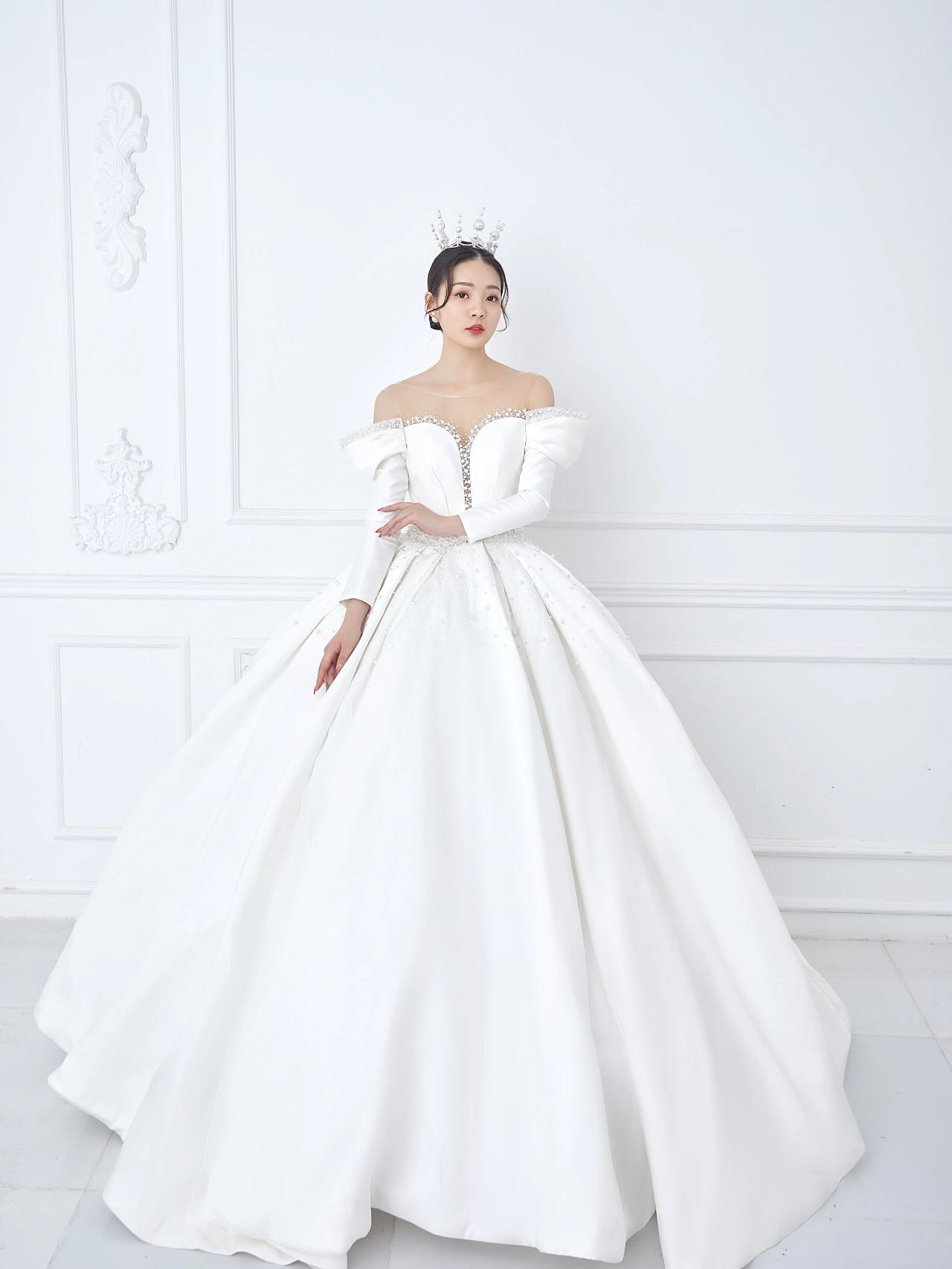 法式一字肩缎面大拖尾主纱 测试