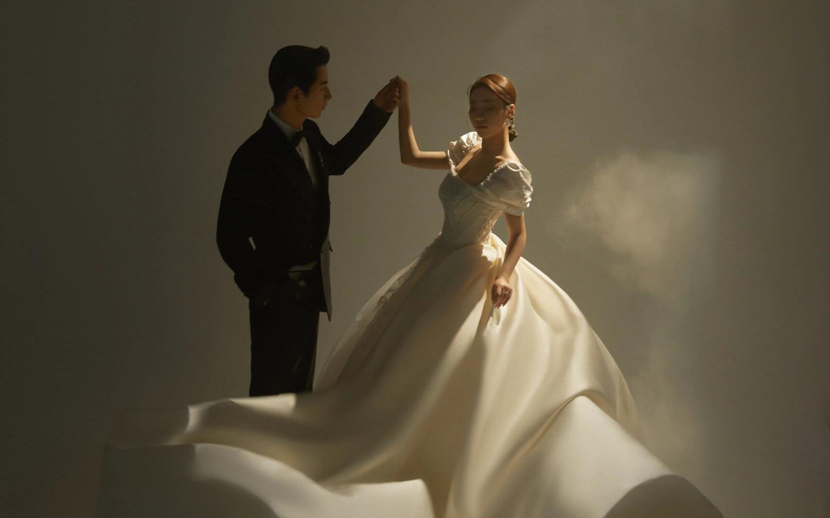 美到心坎里了！室內光影婚紗照美到犯規(guī)啦