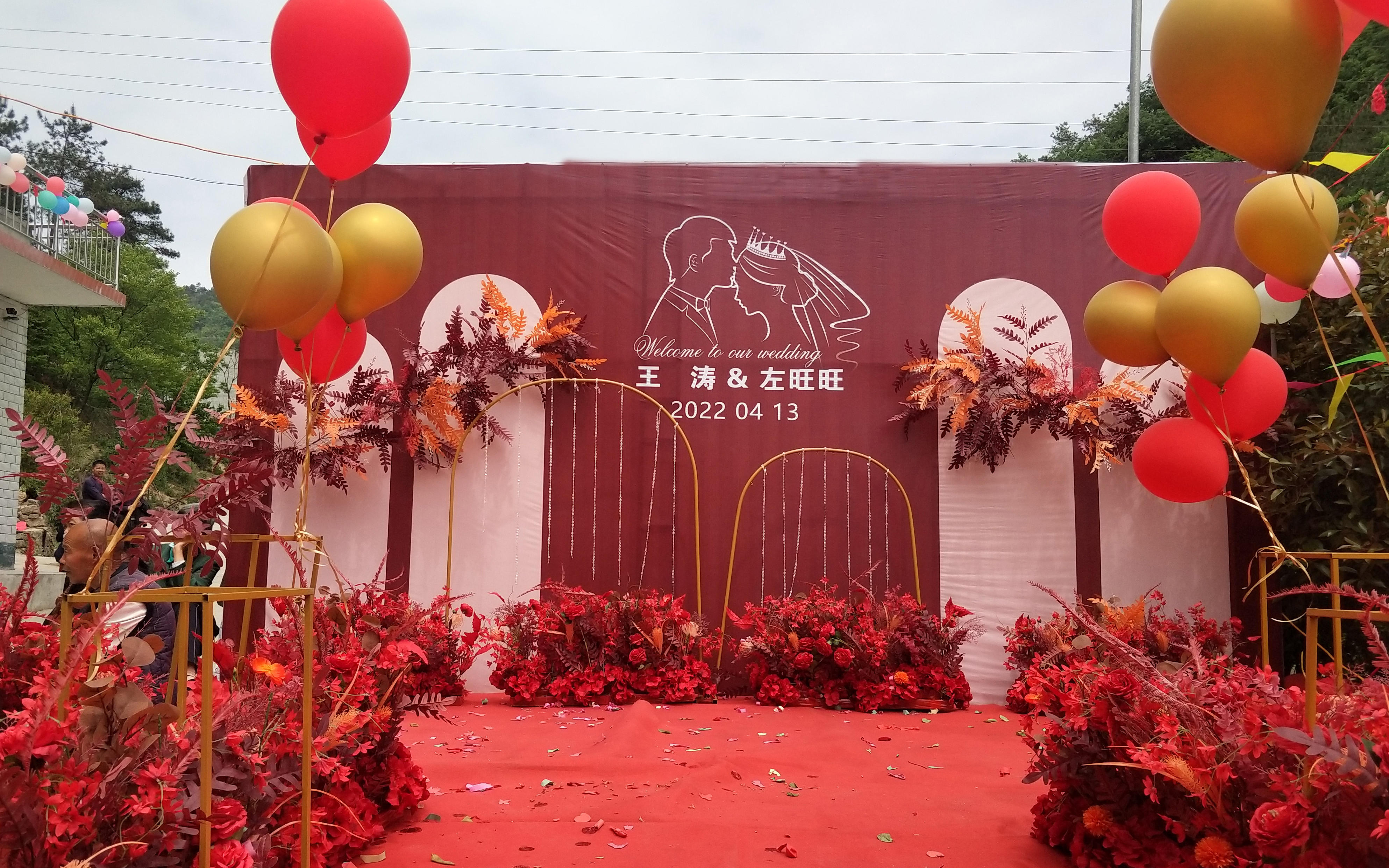 家門口中國(guó)紅婚禮
