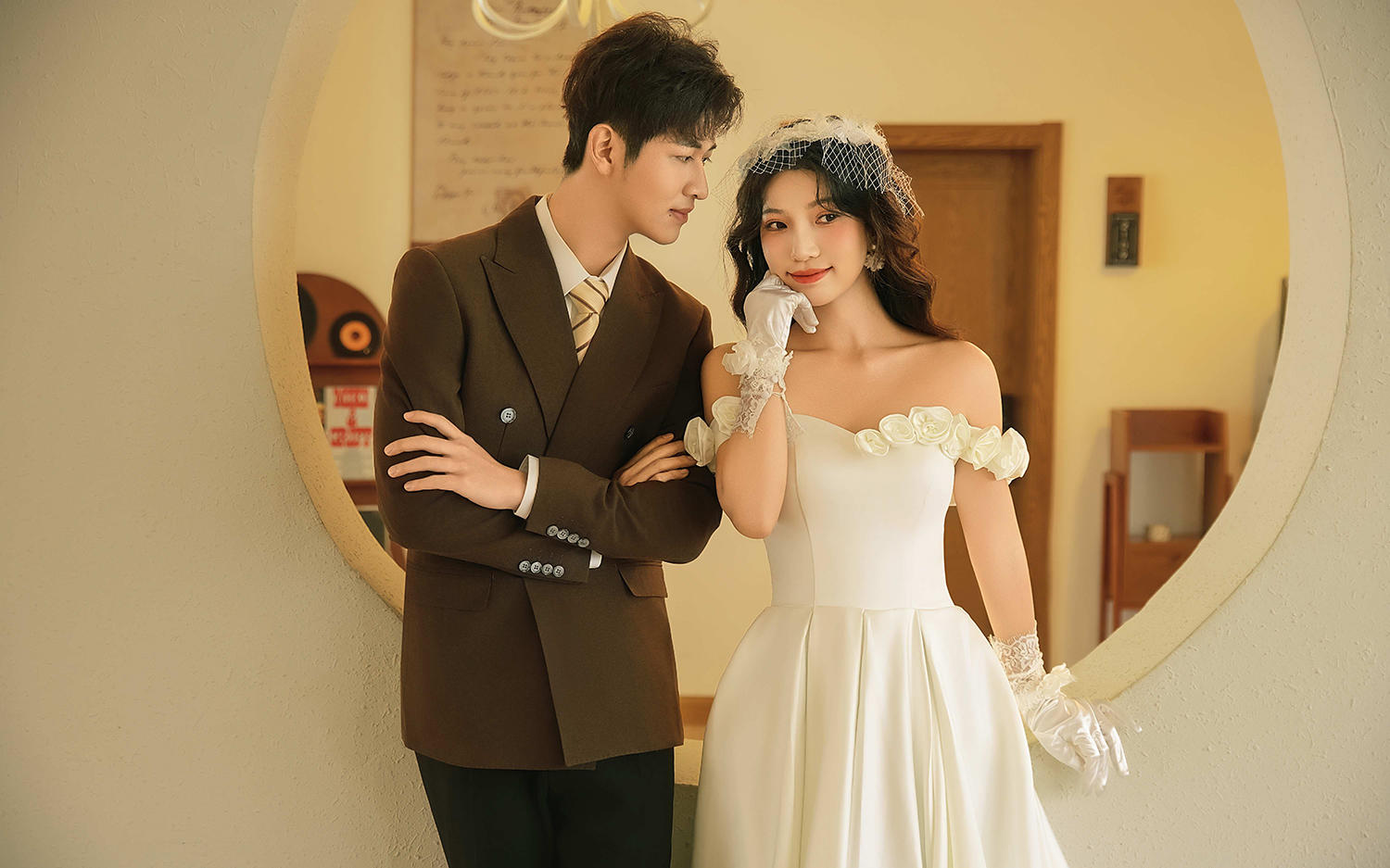 完全被美到！張張都很美的復(fù)古油畫婚紗照??