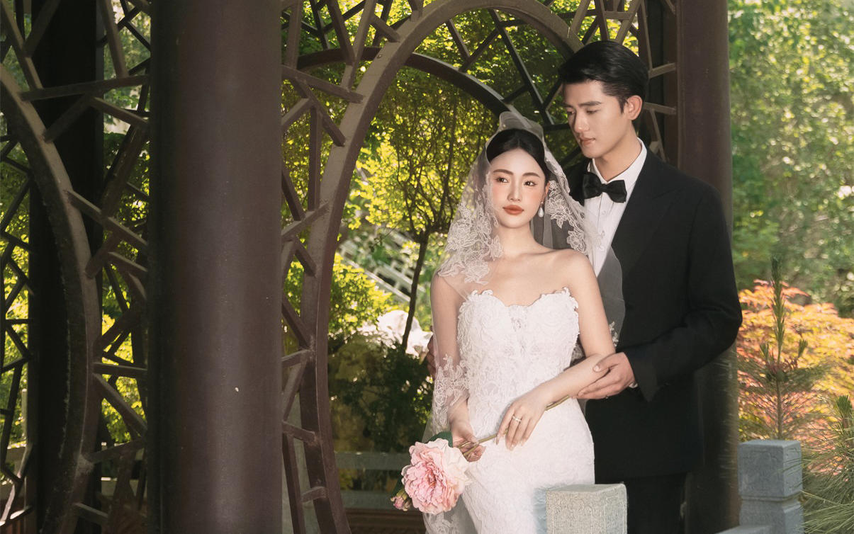 一眼就惊艳的中式园林婚纱照
