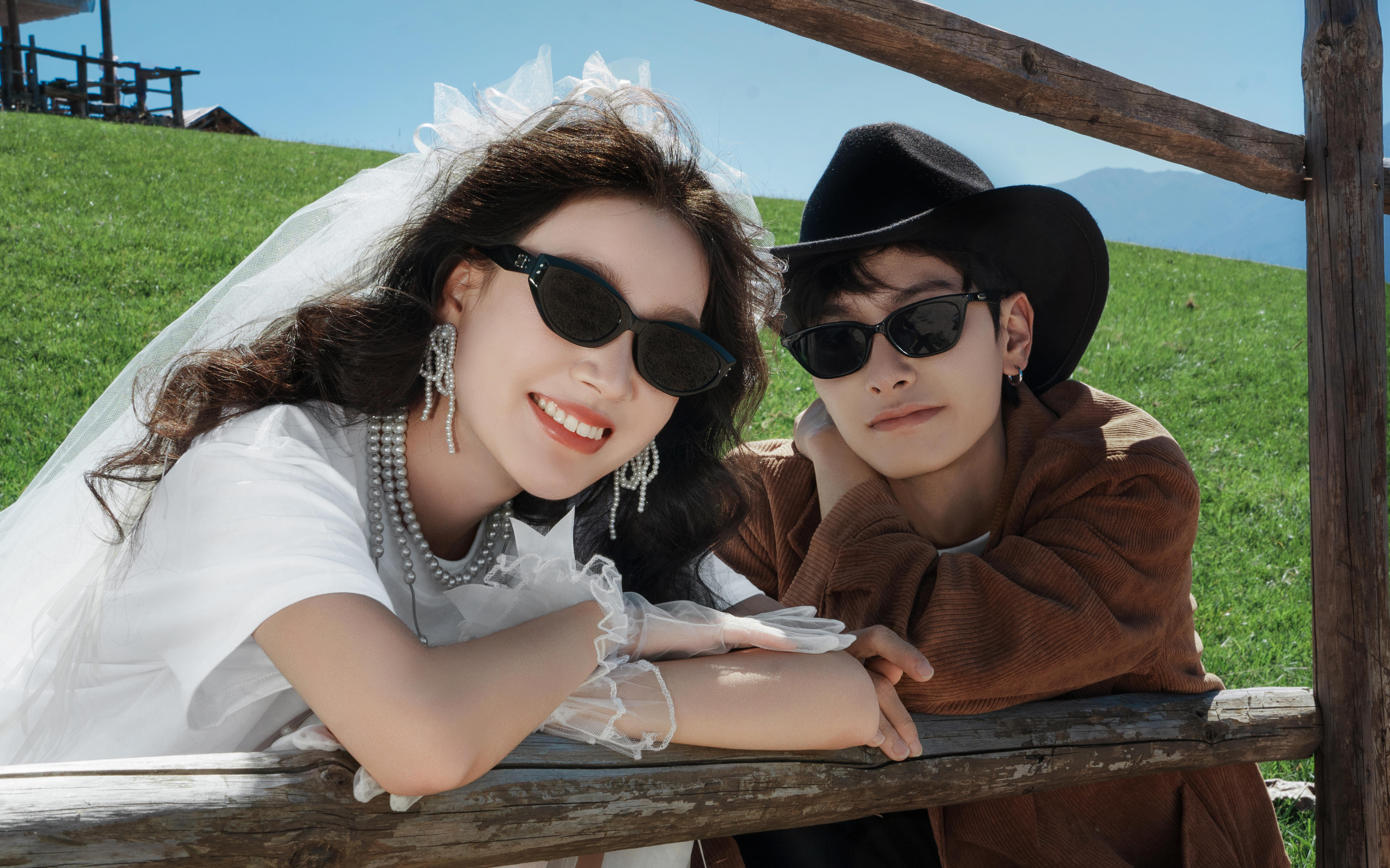 大理蓝天下婚纱照！草地与晴空的浪漫答卷