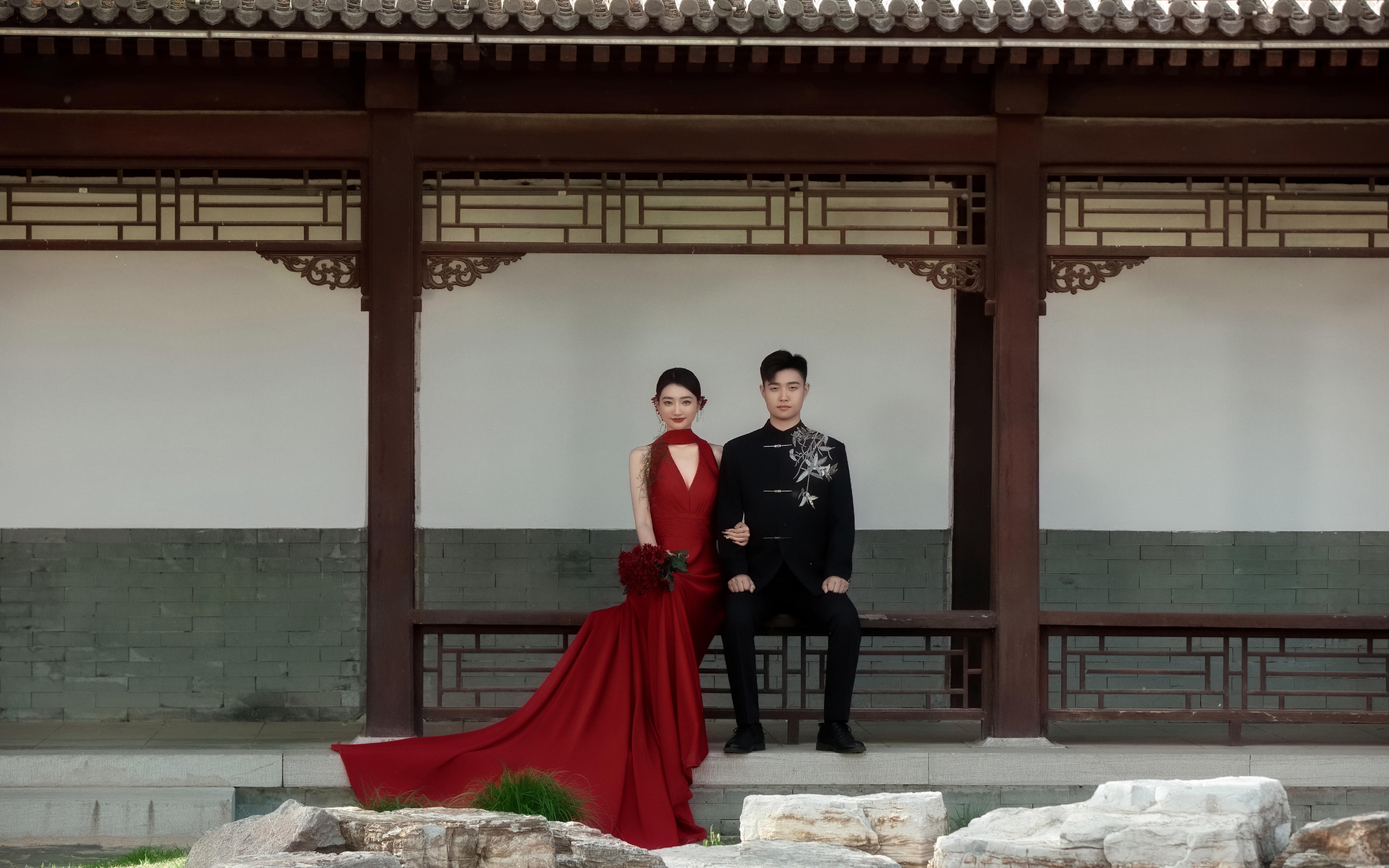  中式庭院婚照大片 | 一抹红与黑的浪漫邂逅