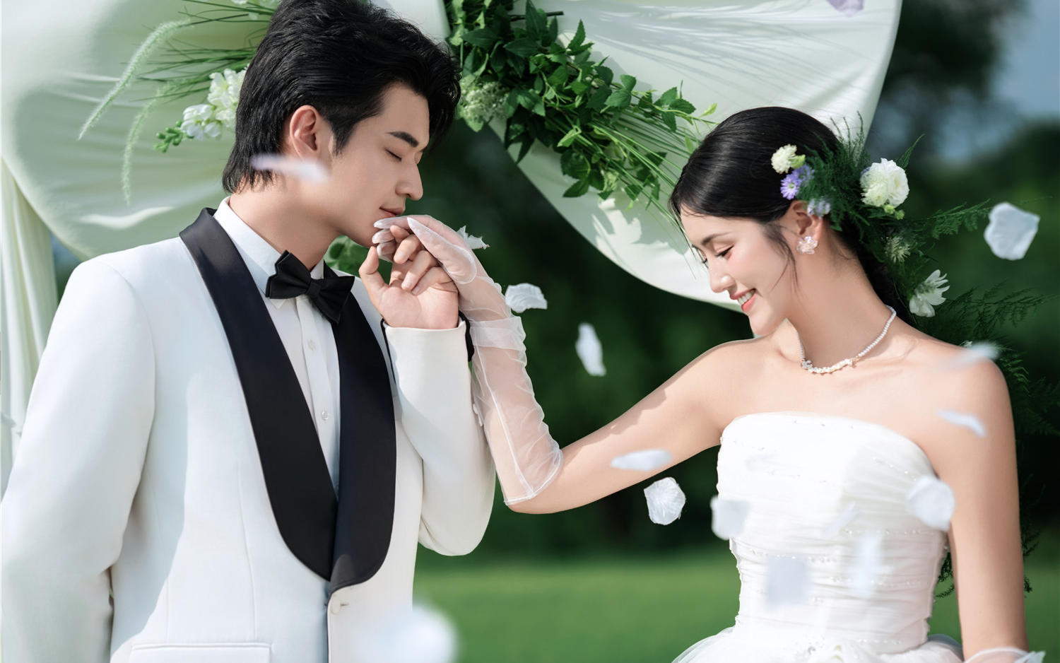 【西北龍研發(fā)】韓系松弛感草坪婚紗照！