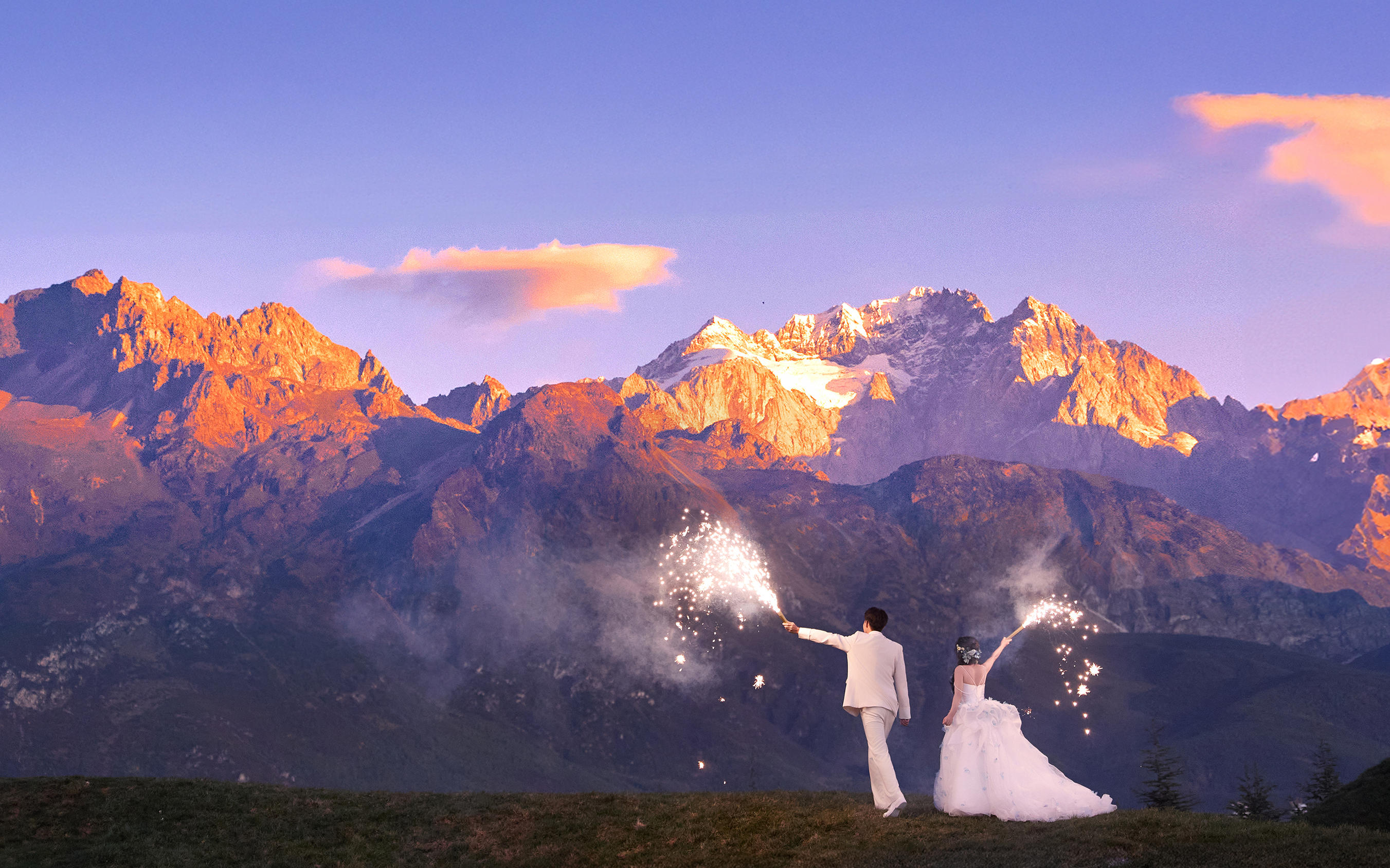 丽江6k拍的日照金山婚纱照，值哭了😭