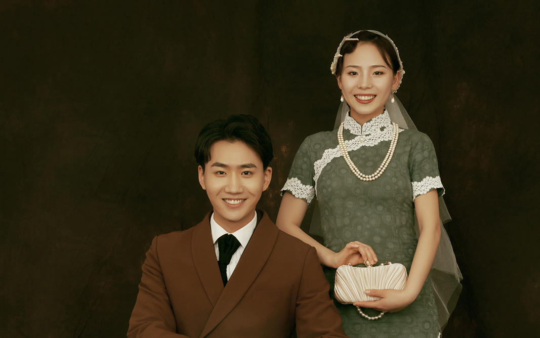 【施华洛摄影】中式婚纱照邂逅墨绿油彩的梦幻空间