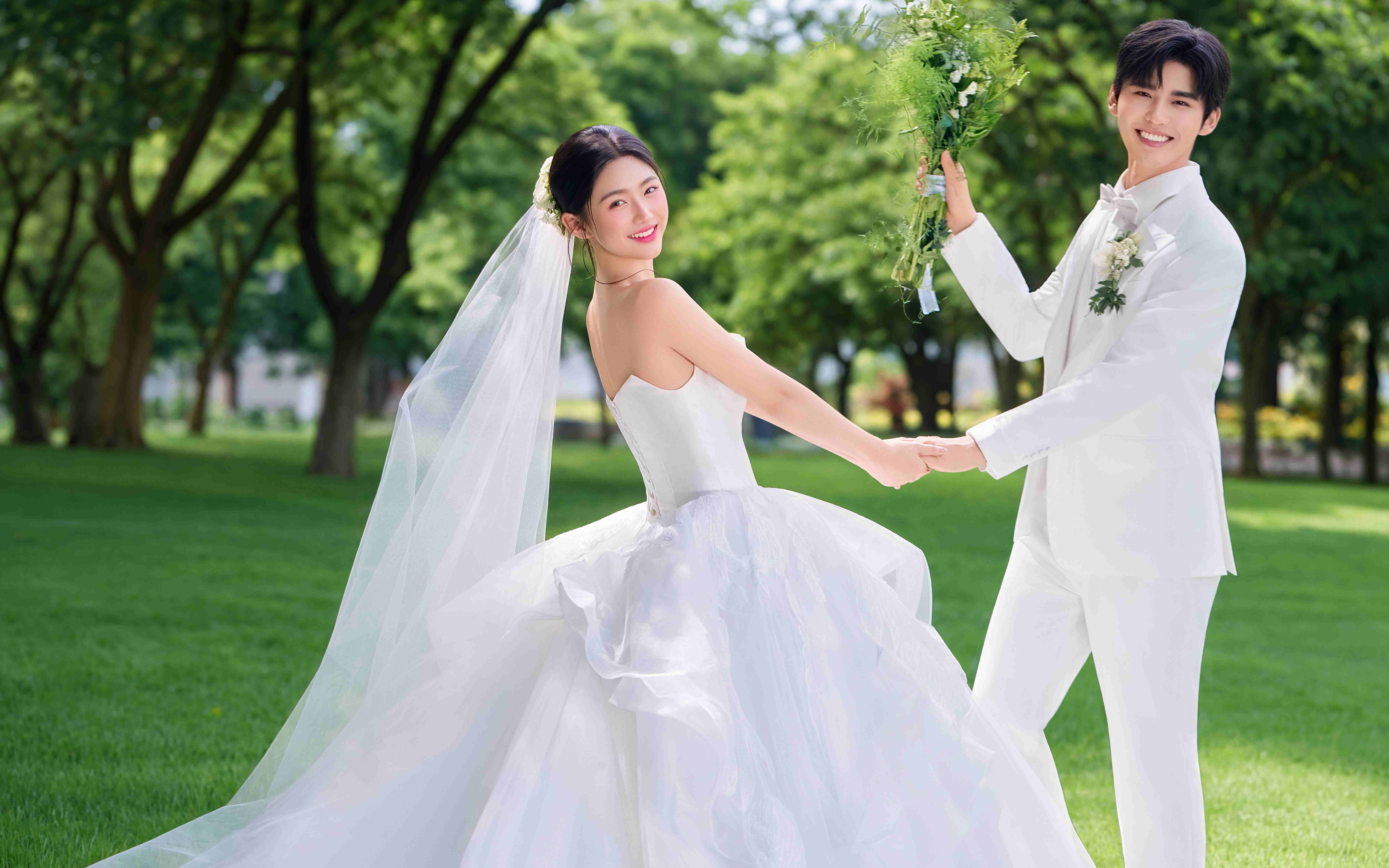 【法式印象】森系草坪婚纱照｜解锁镜子创意婚拍✨