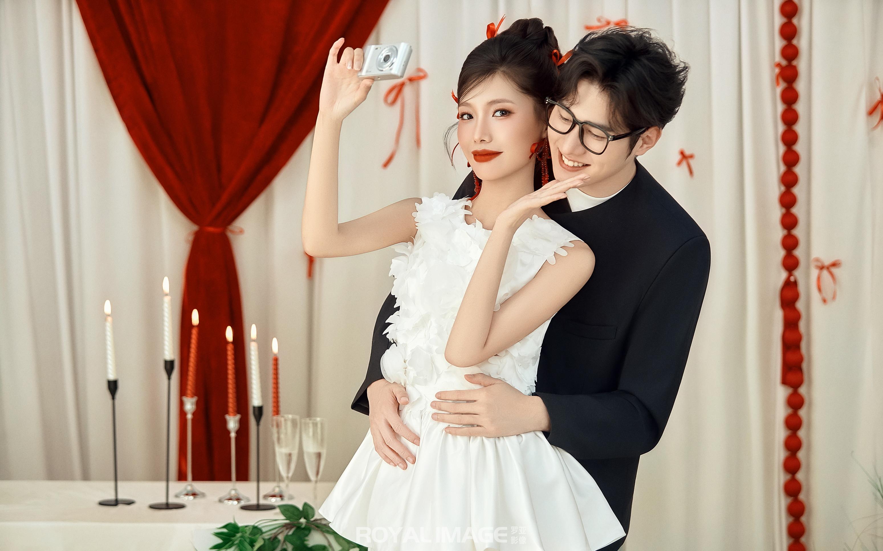 提前鎖定?我們的預(yù)制訂婚照太甜啦??